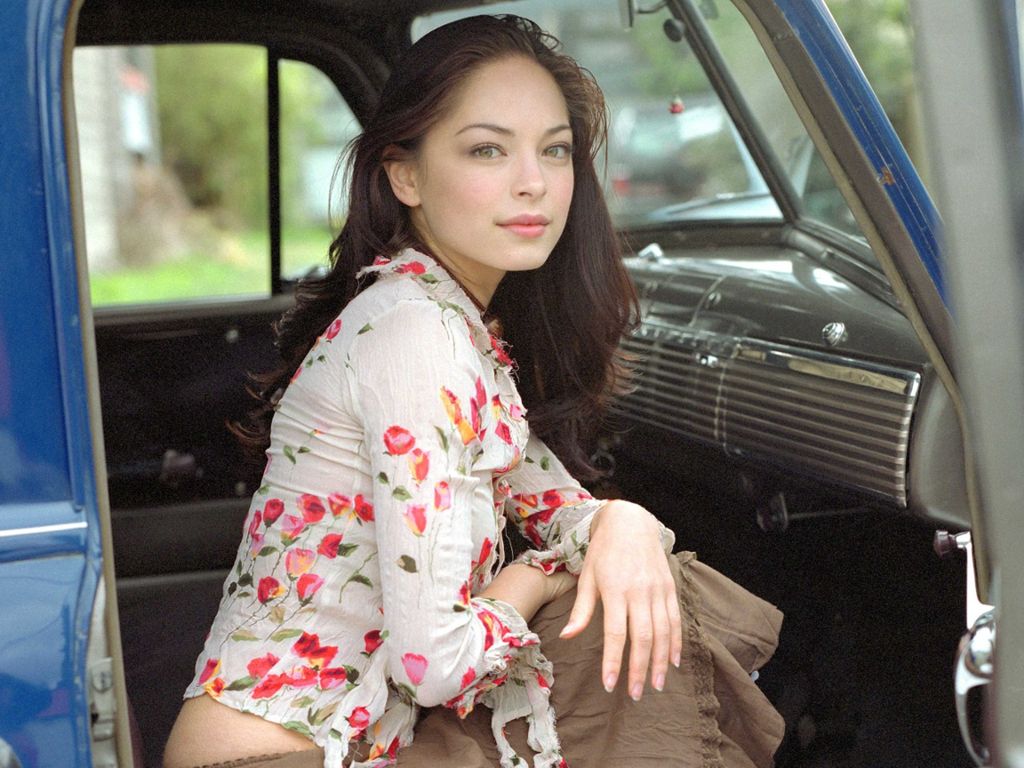 Kristin Kreuk leaked wallpapers