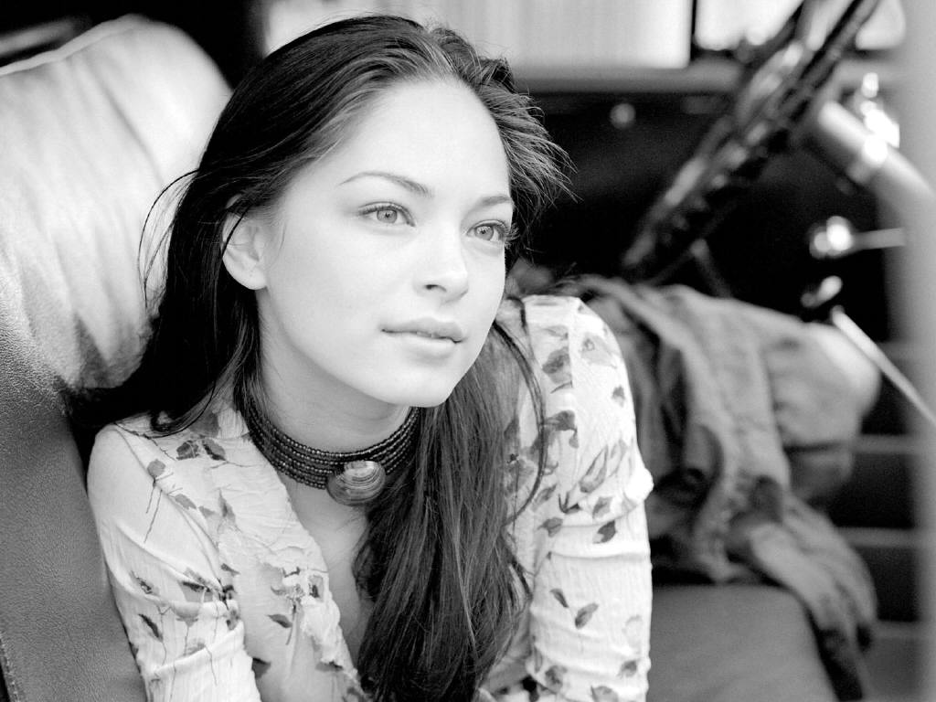 Kristin Kreuk leaked wallpapers