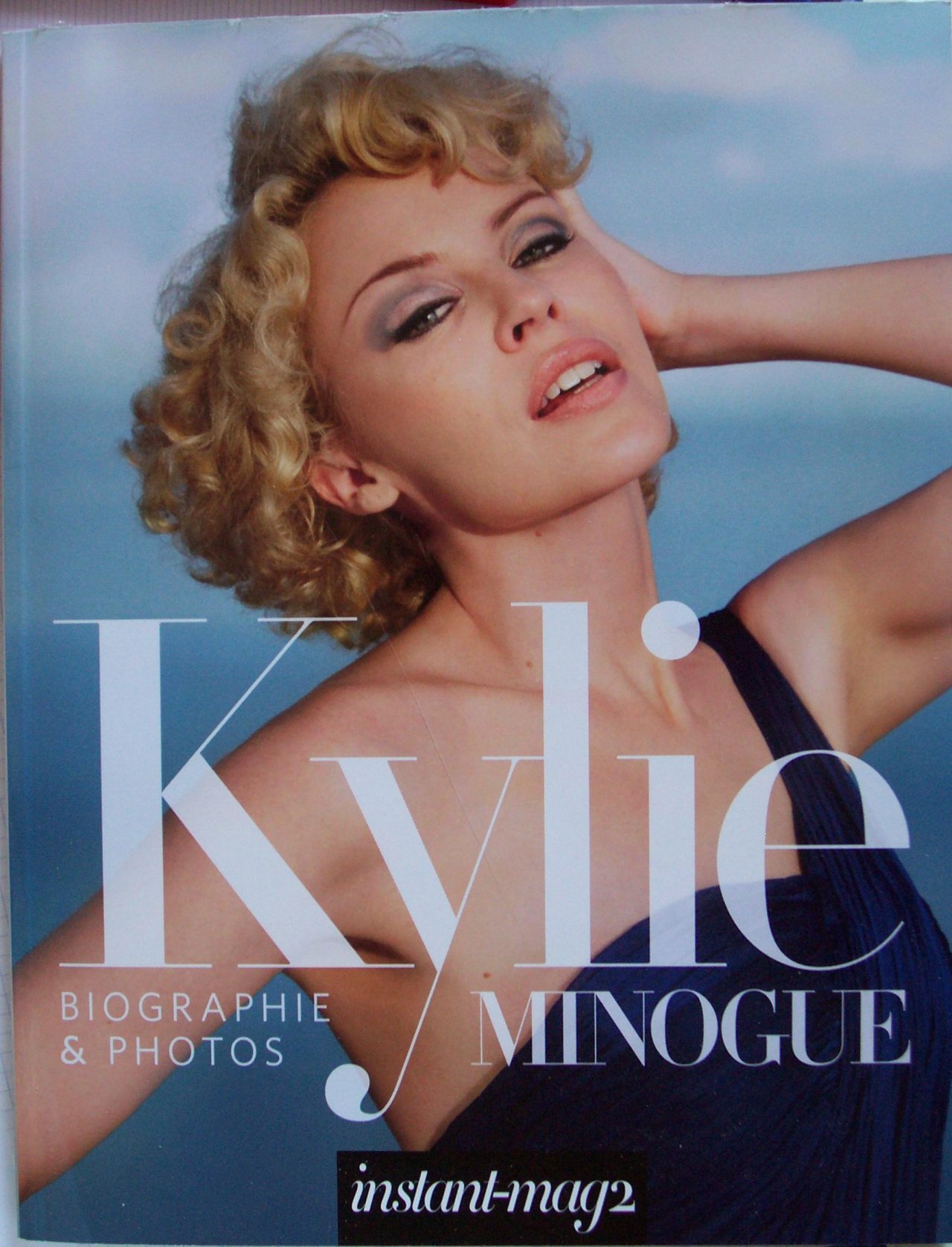 Kylie Minogue leaked wallpapers