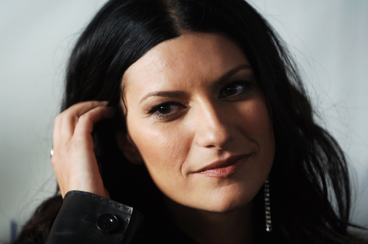 Laura Pausini leaked wallpapers