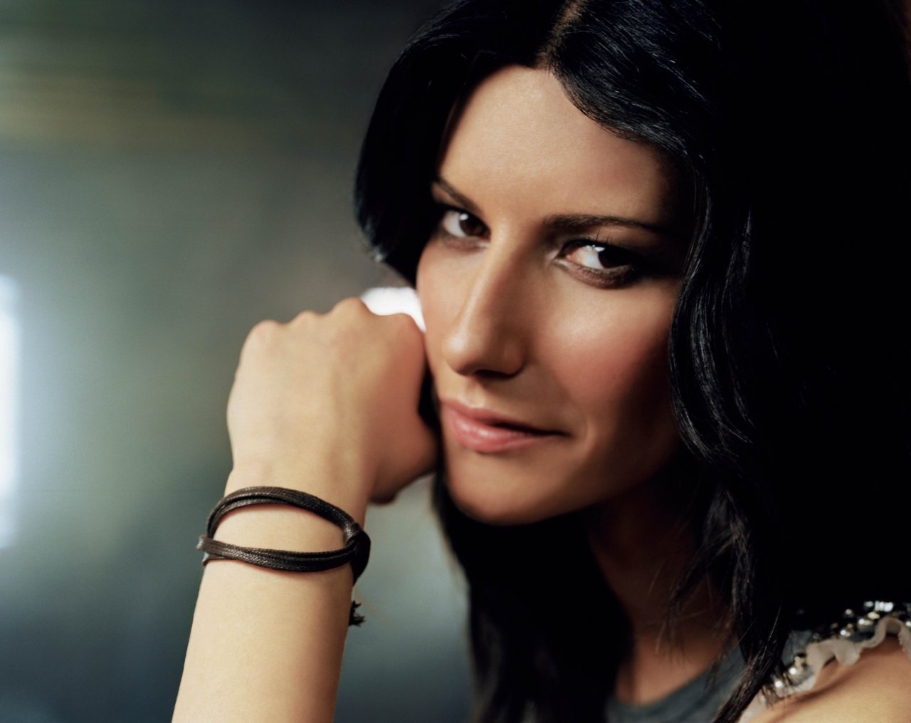 Laura Pausini leaked wallpapers