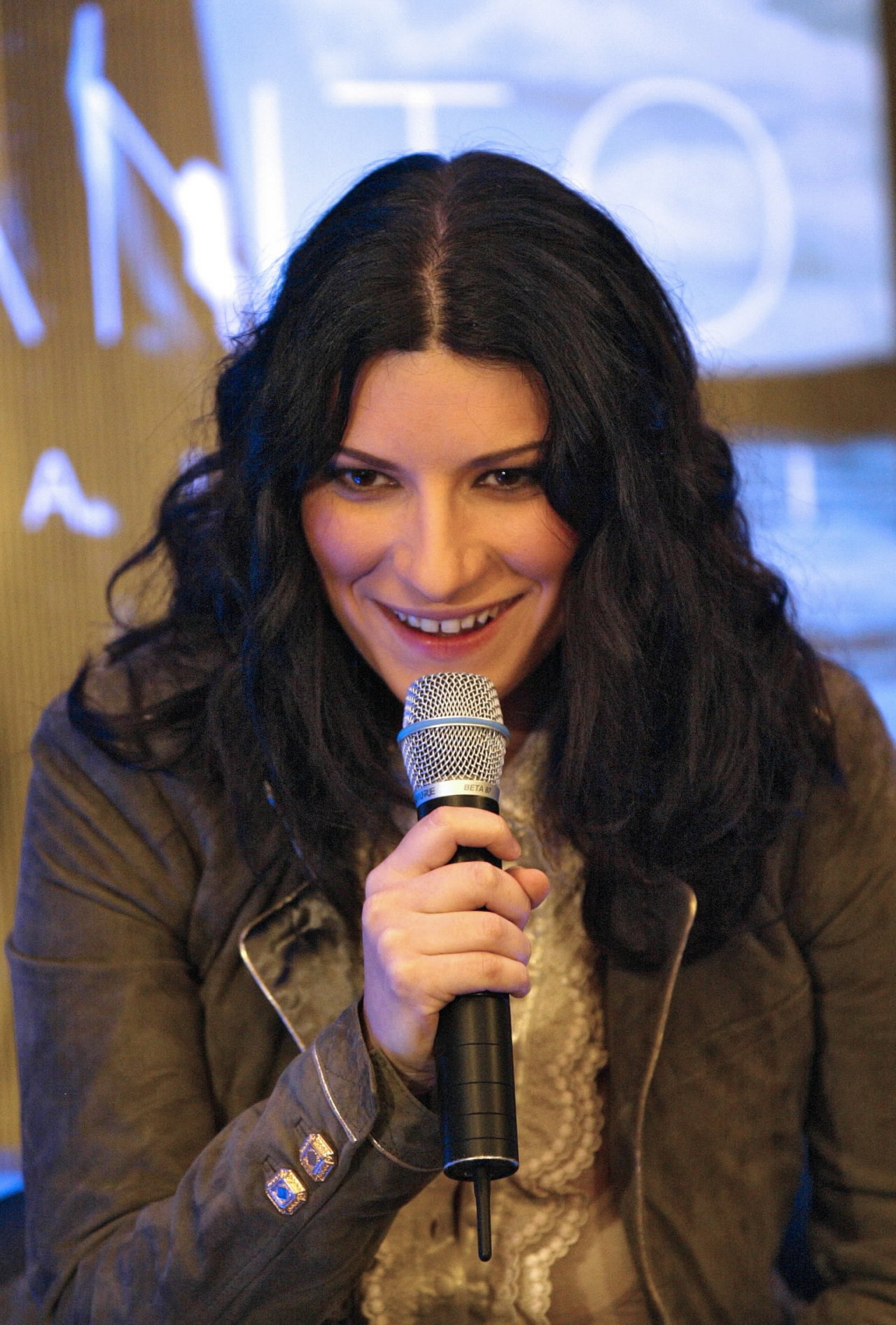 Laura Pausini leaked wallpapers