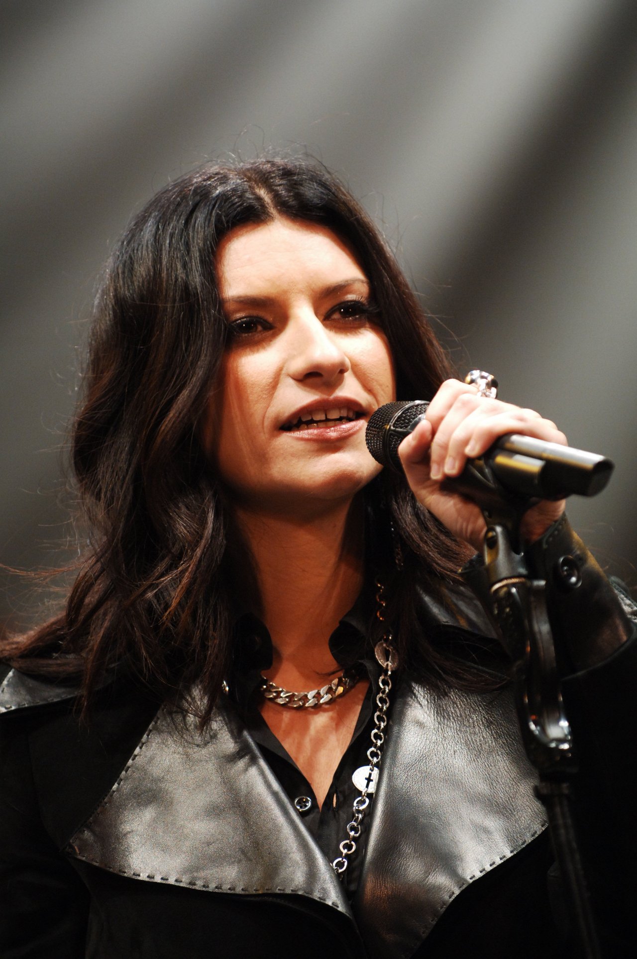 Laura Pausini leaked wallpapers