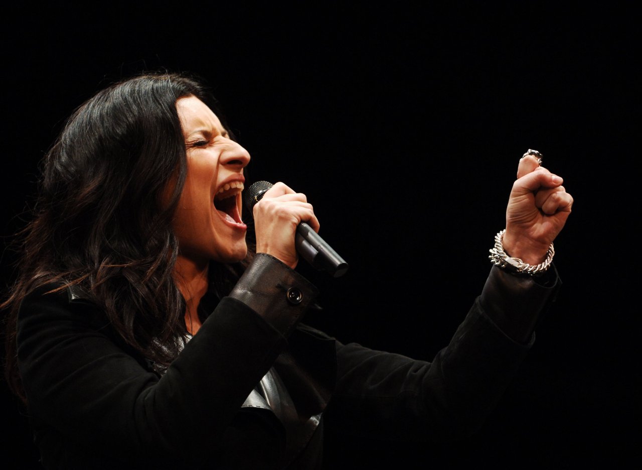 Laura Pausini leaked wallpapers