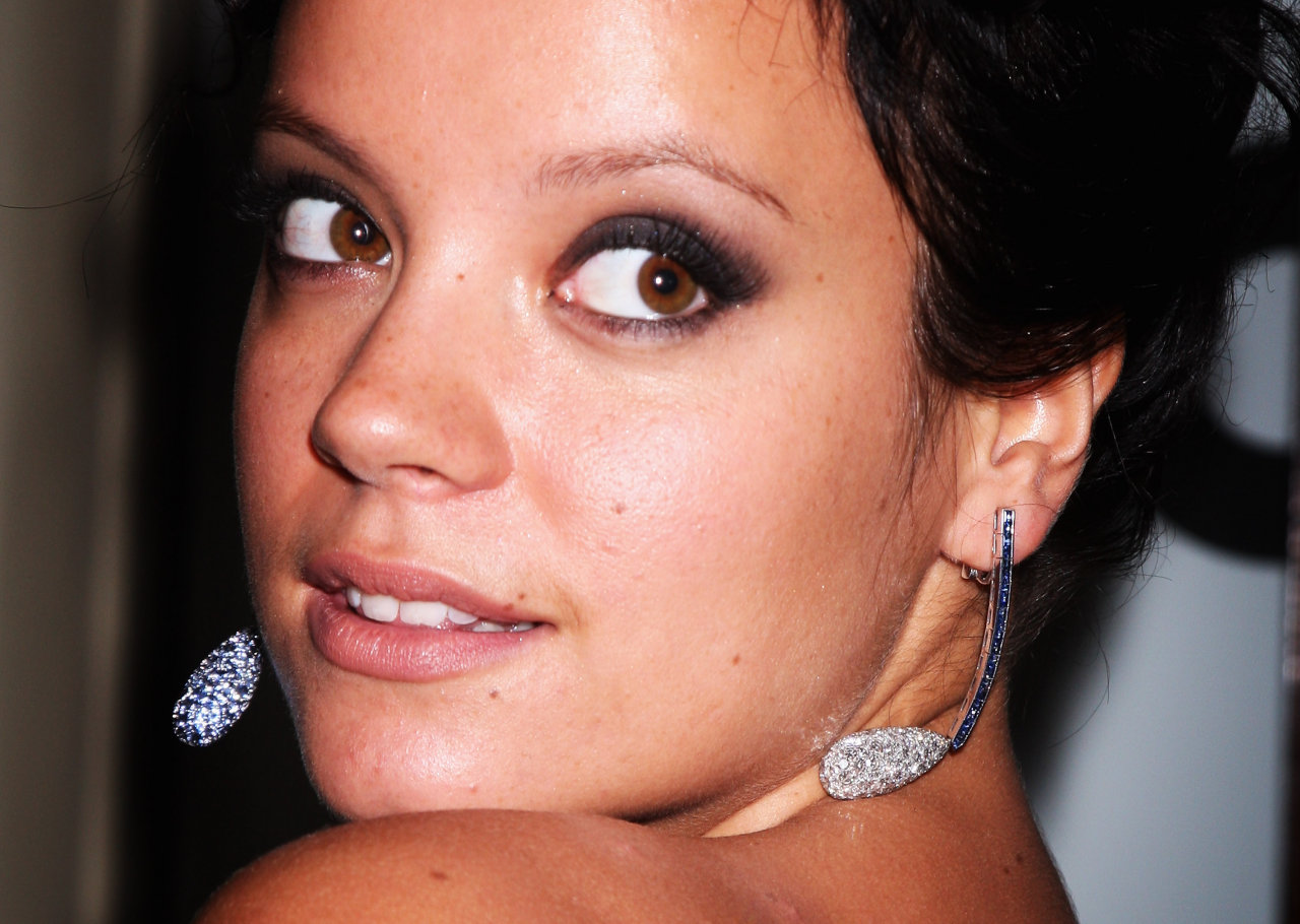 Lily Allen leaked wallpapers