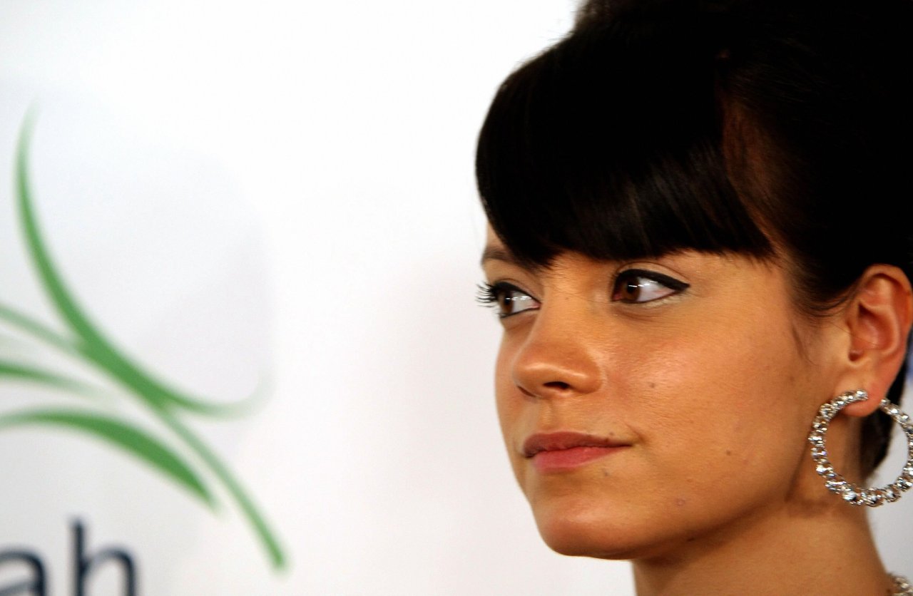 Lily Allen leaked wallpapers