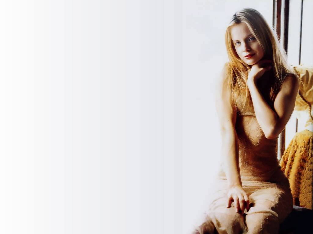 Mena Suvari leaked wallpapers