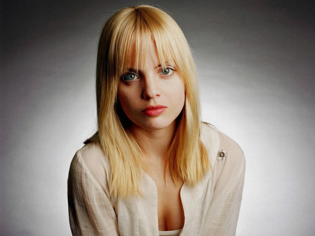 Mena Suvari leaked wallpapers