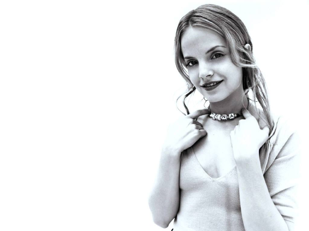 Mena Suvari leaked wallpapers