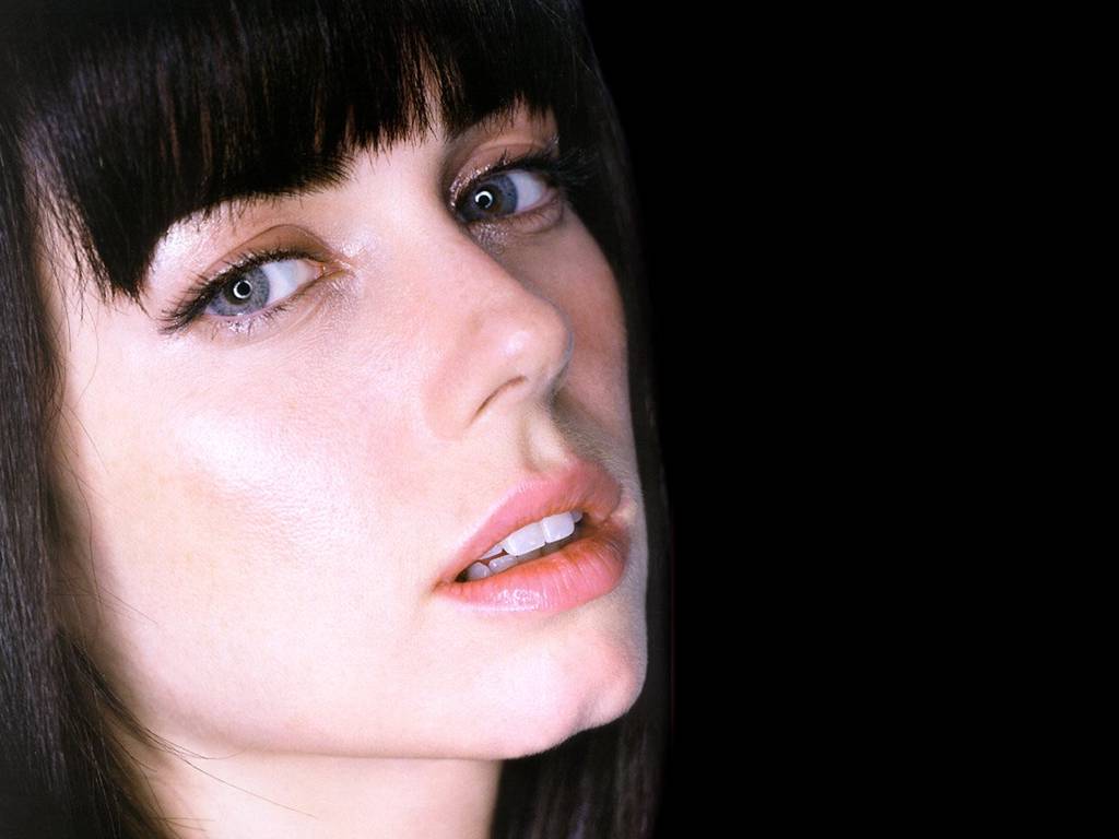 Mia Kirshner leaked wallpapers