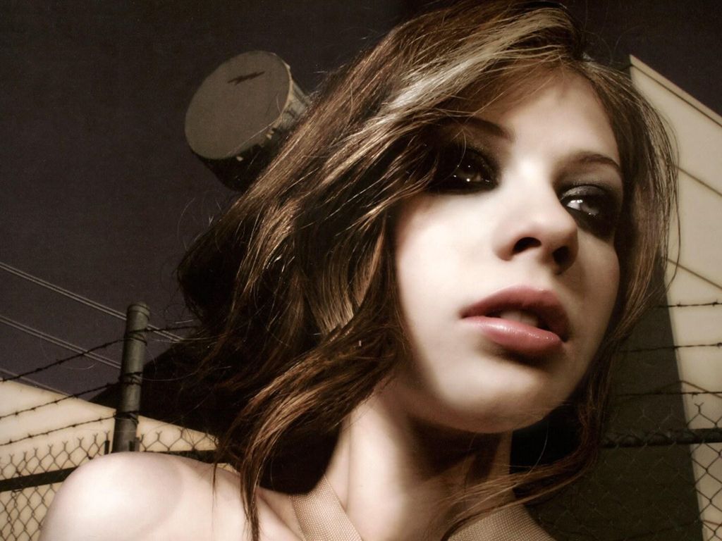 Michelle Trachtenberg leaked wallpapers