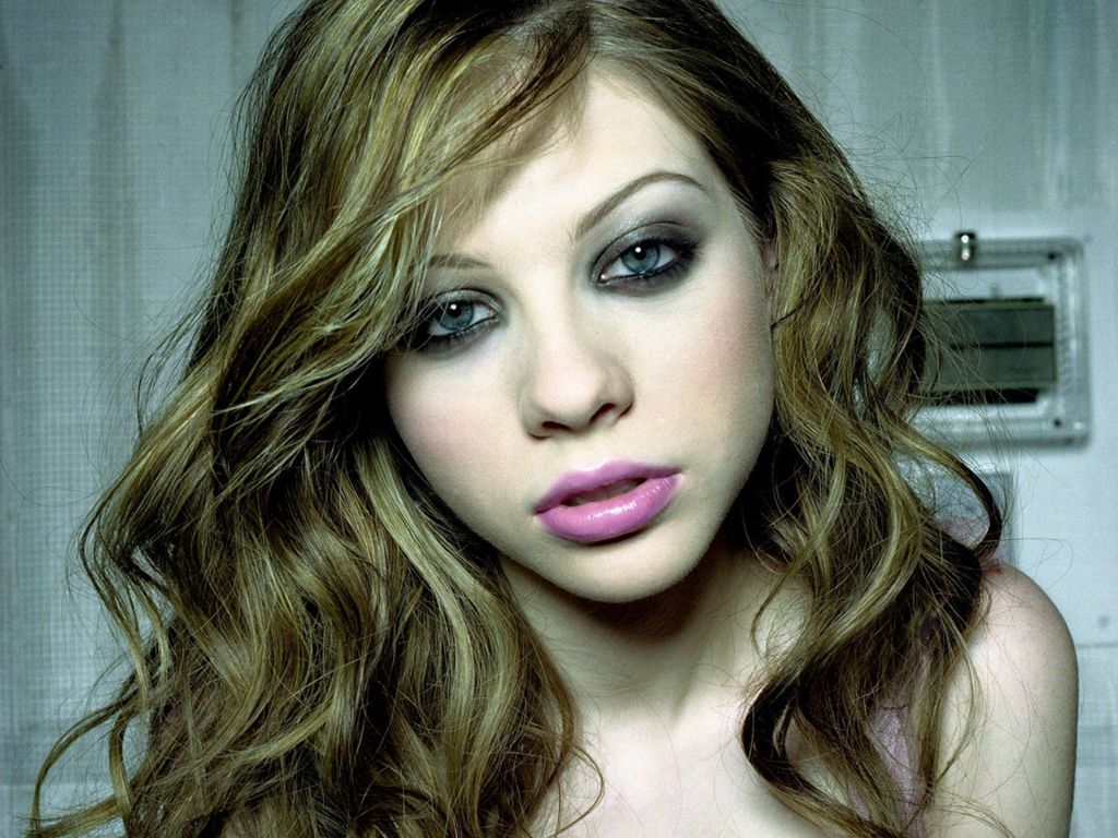 Michelle Trachtenberg leaked wallpapers