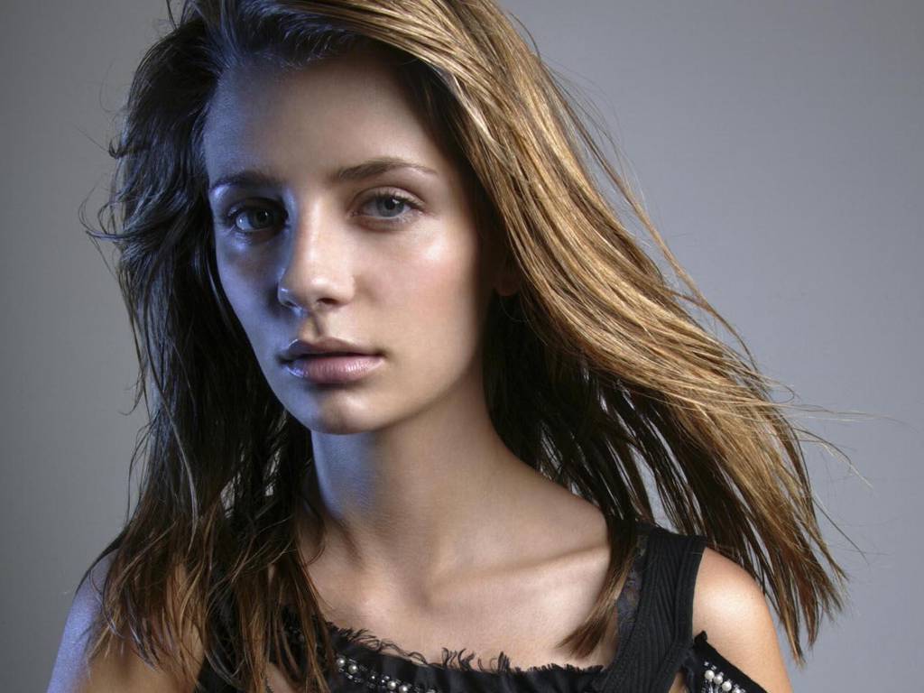 Mischa Barton leaked wallpapers