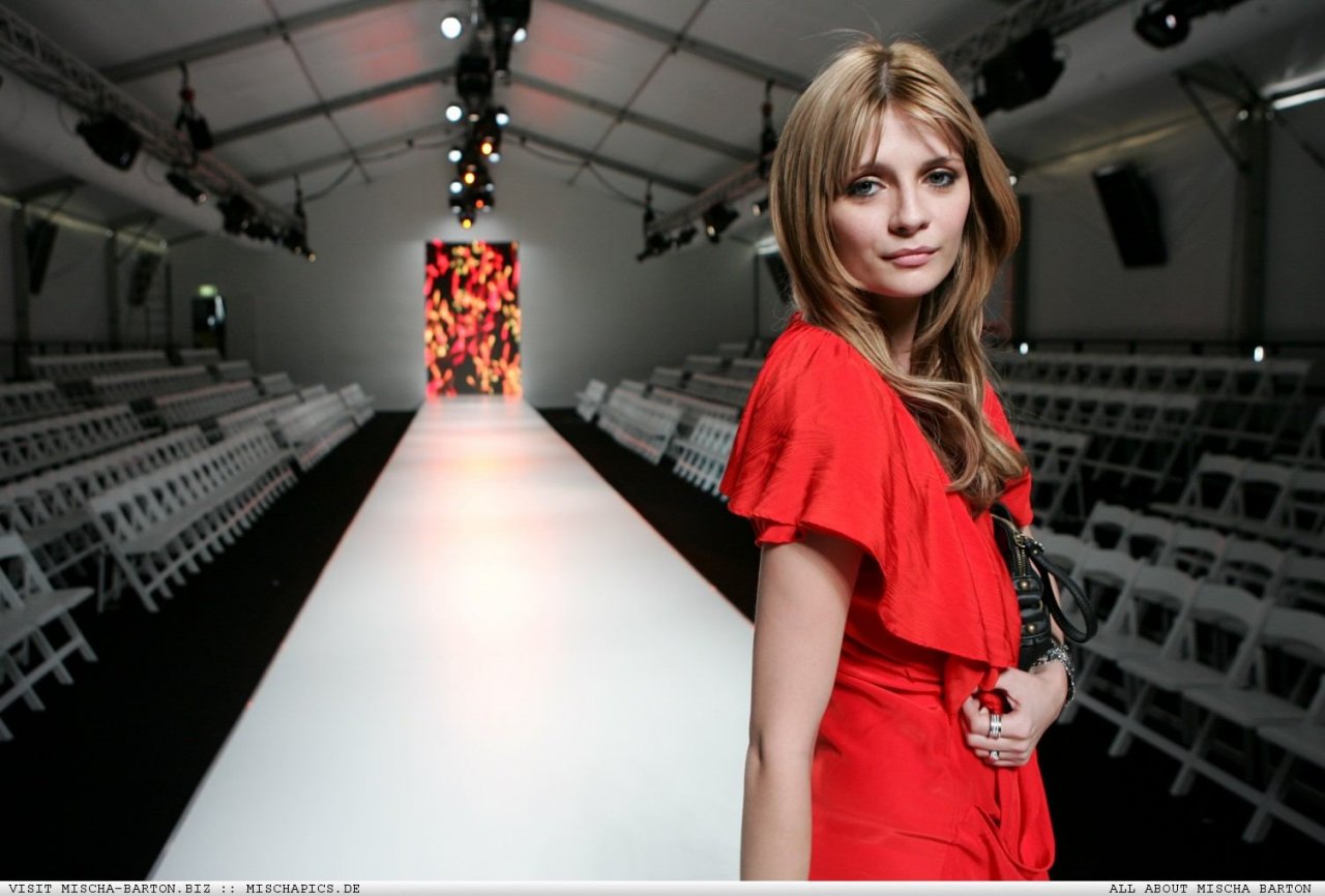 Mischa Barton leaked wallpapers