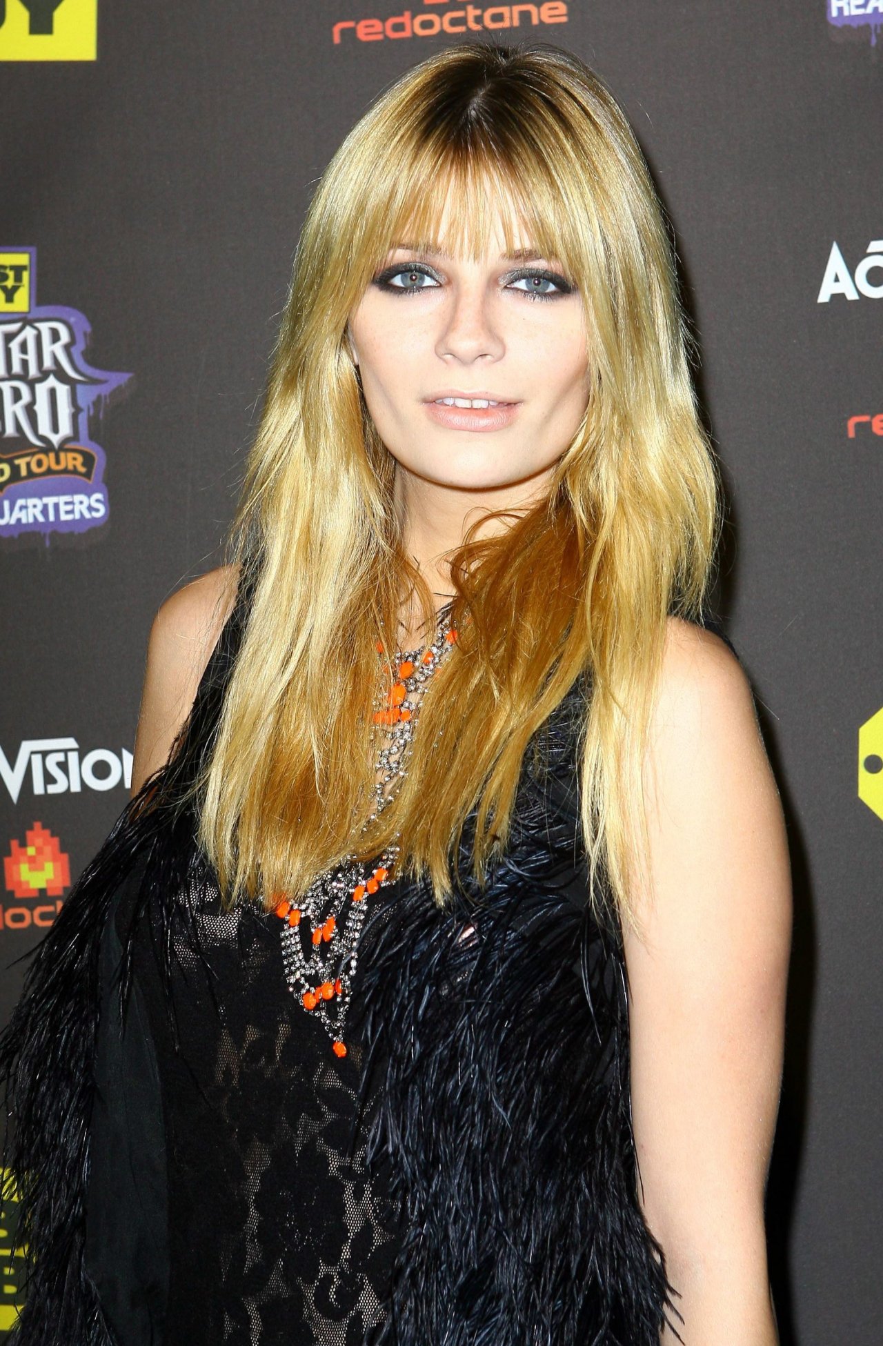 Mischa Barton leaked wallpapers