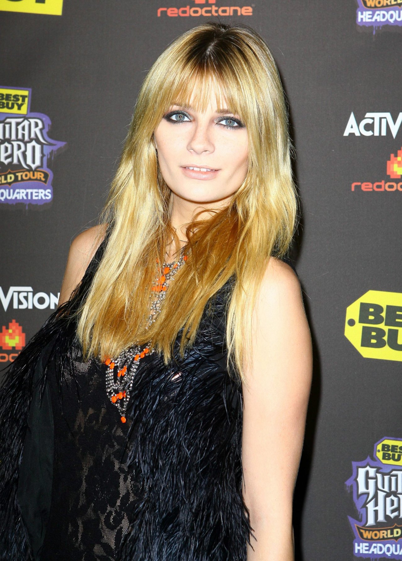 Mischa Barton leaked wallpapers