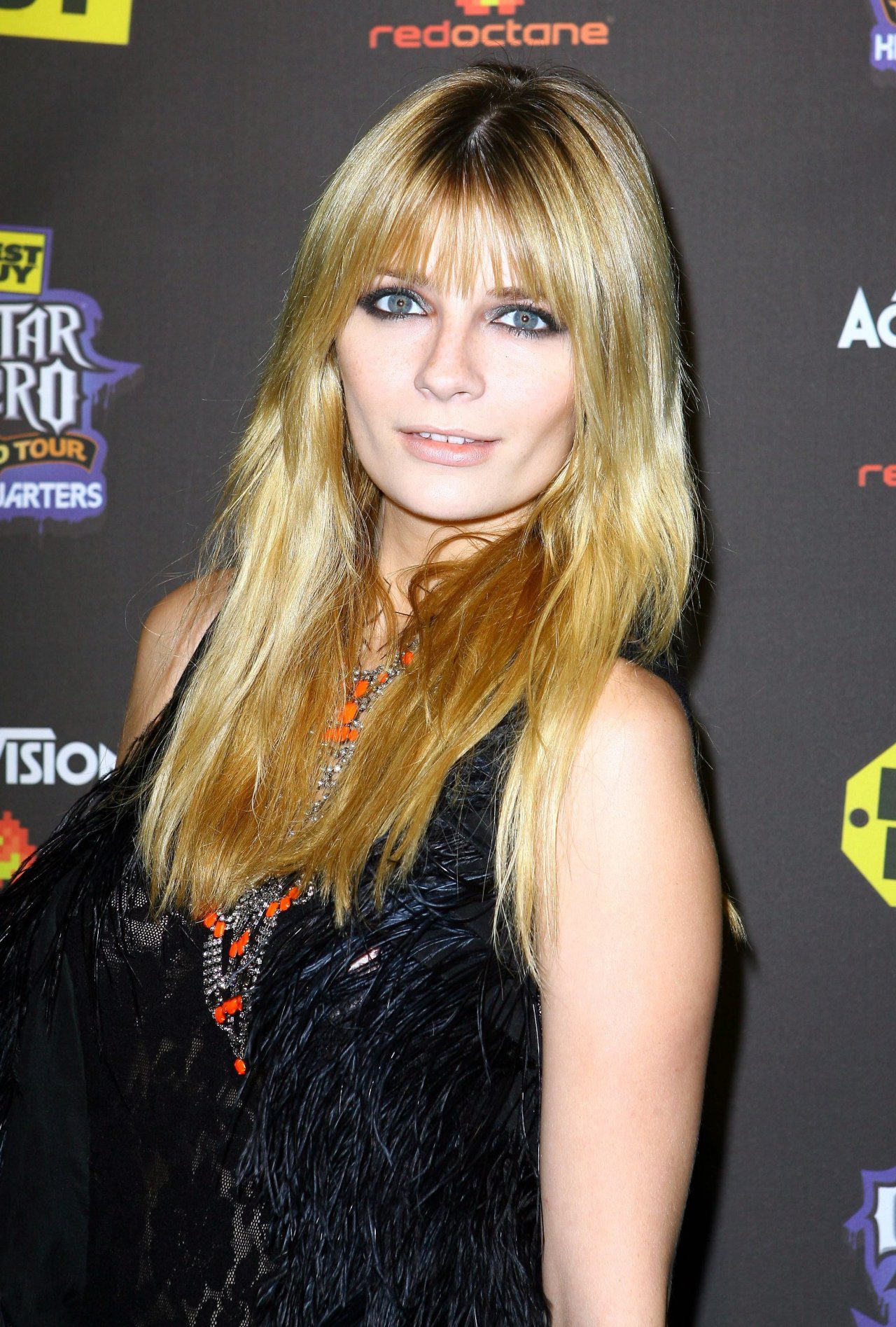 Mischa Barton leaked wallpapers