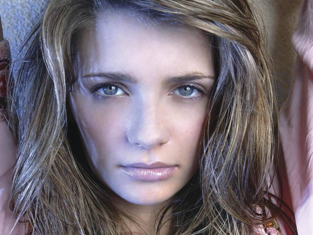 Mischa Barton leaked wallpapers