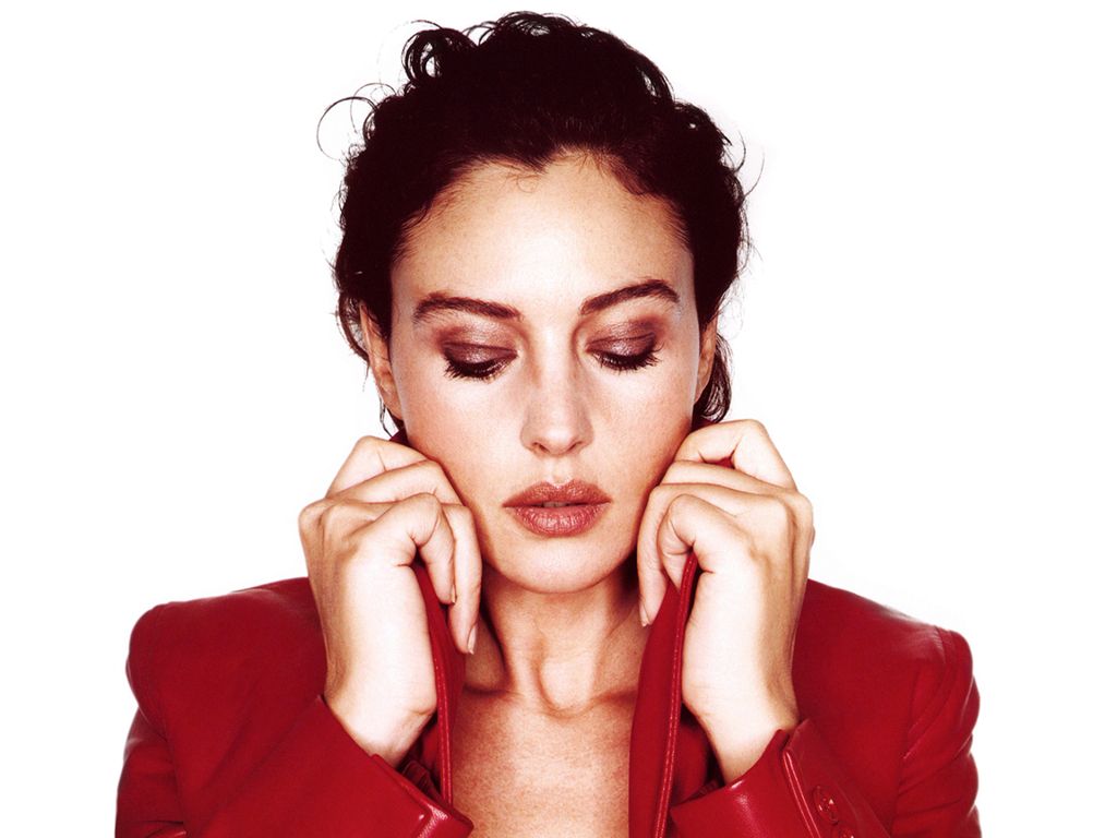 Monica Bellucci leaked wallpapers