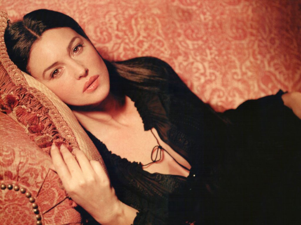 Monica Bellucci leaked wallpapers