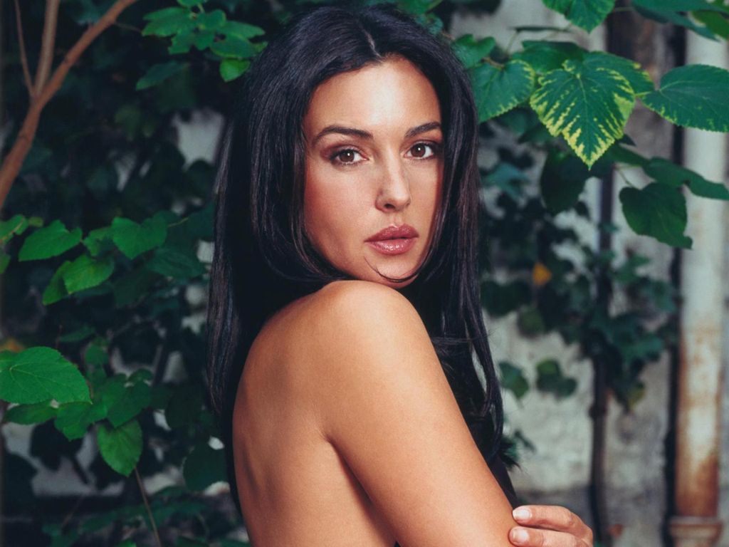 Monica Bellucci leaked wallpapers