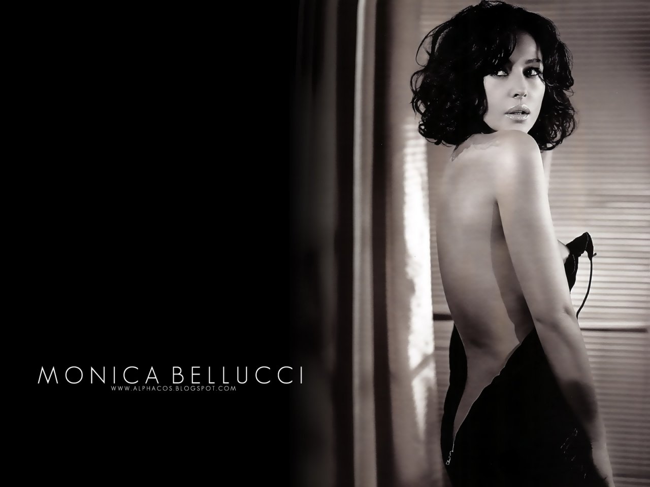 Monica Bellucci leaked photos. 