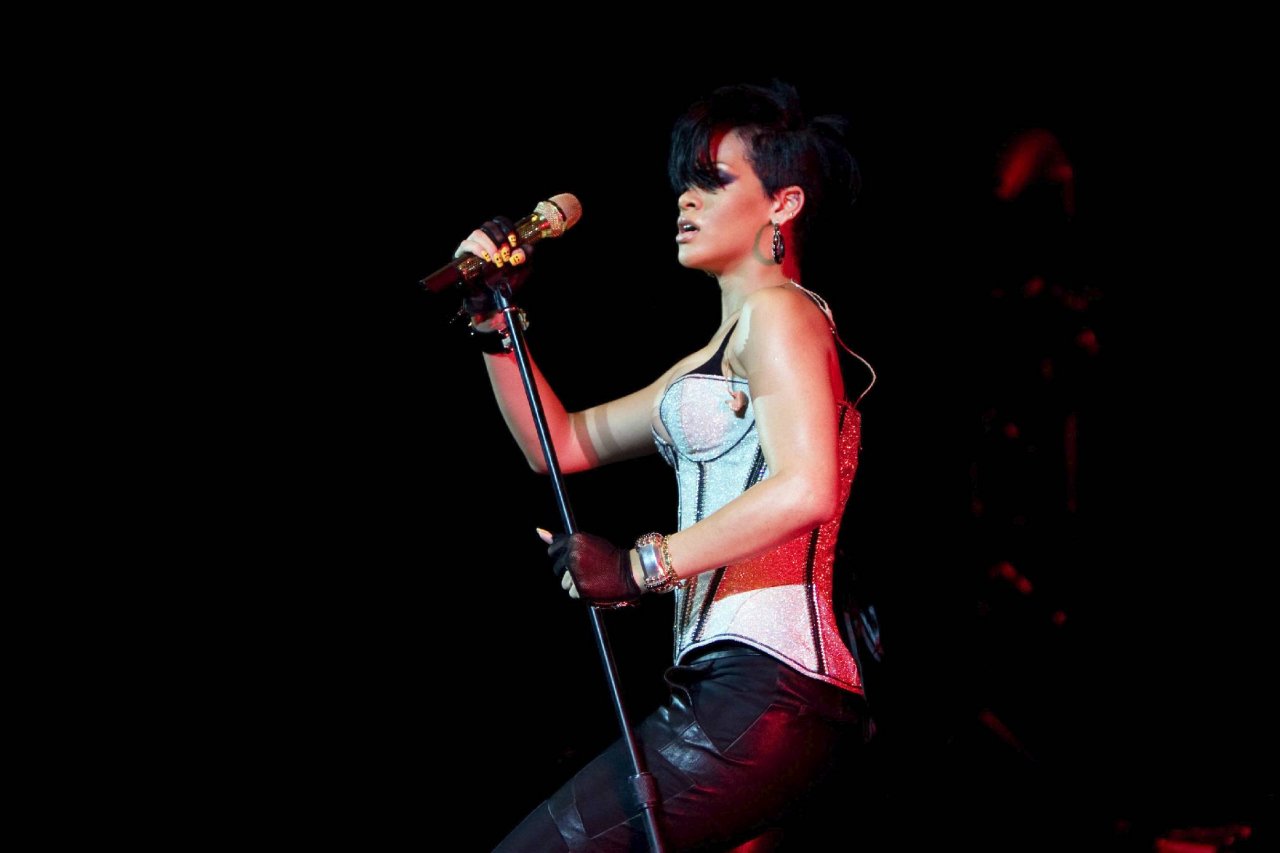 Rihanna leaked wallpapers