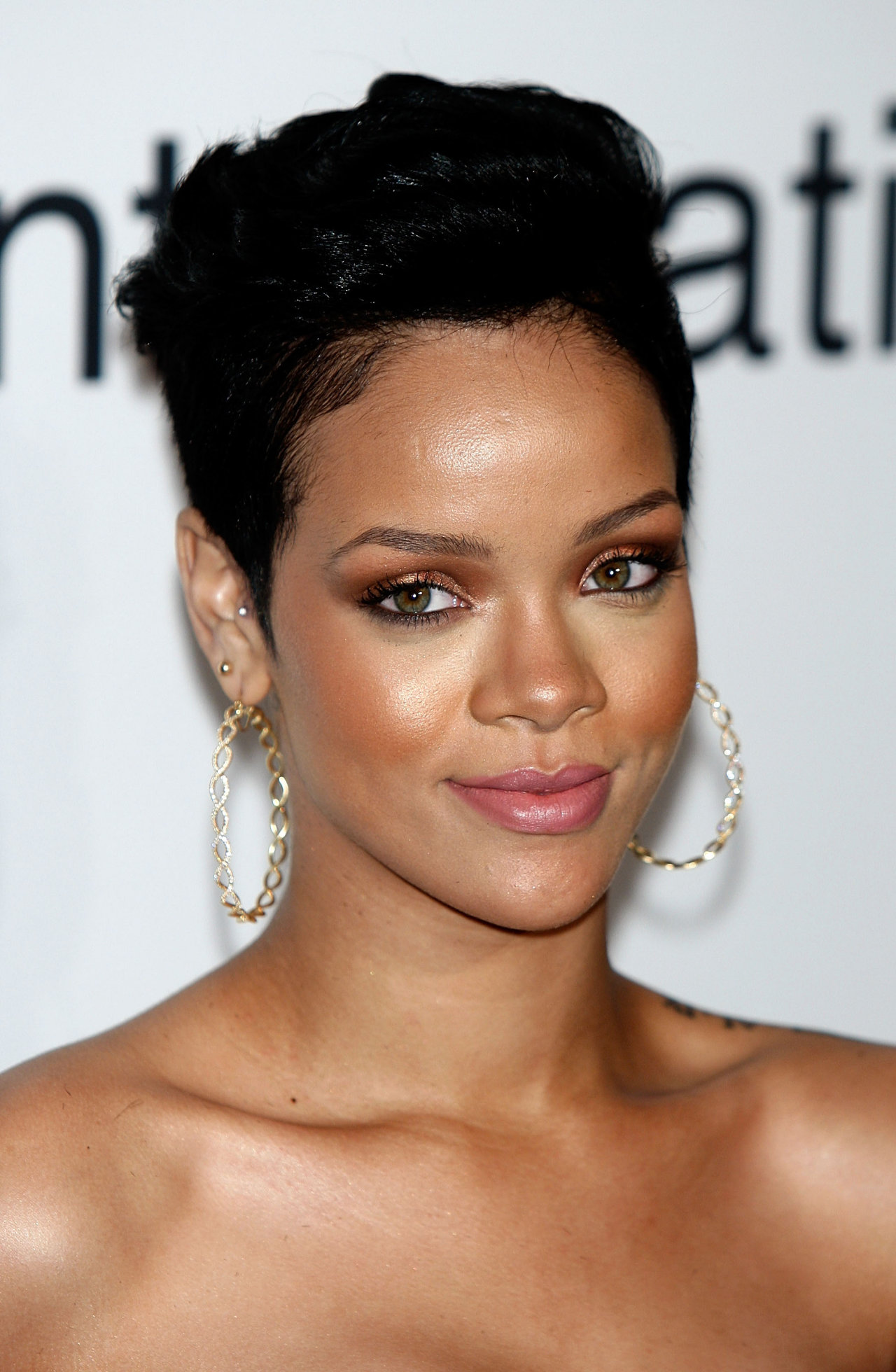 Rihanna leaked wallpapers
