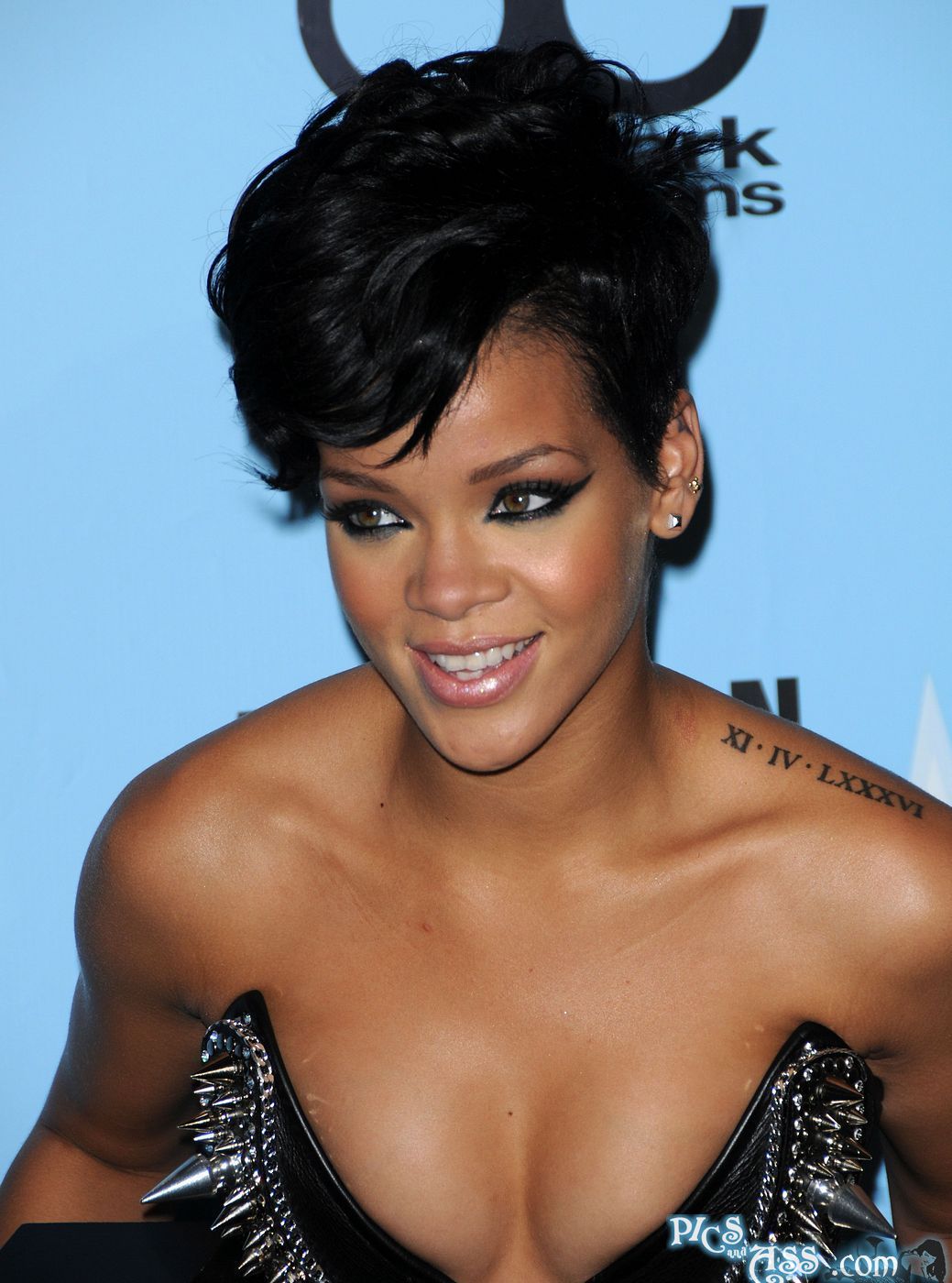 Rihanna leaked wallpapers