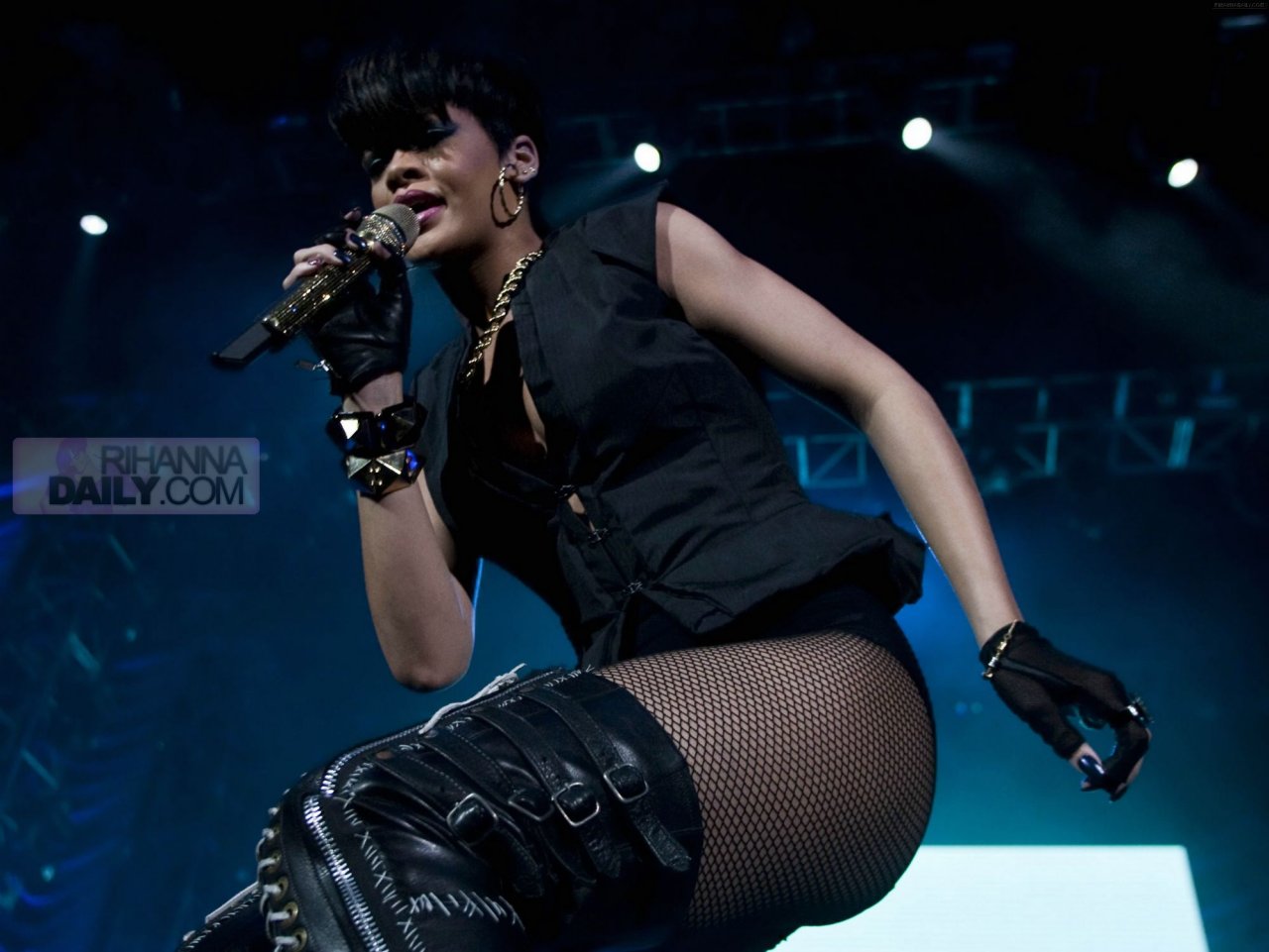 Rihanna leaked wallpapers