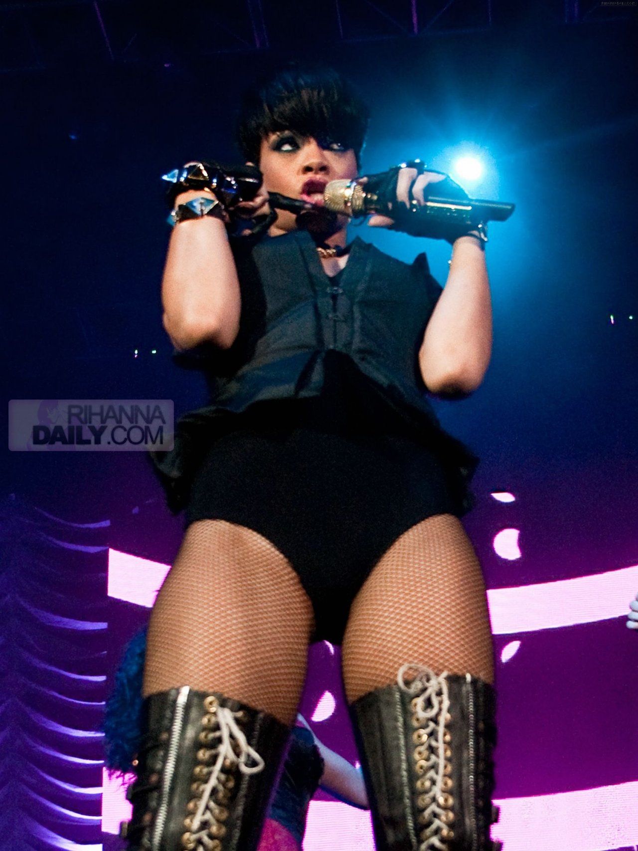 Rihanna leaked wallpapers