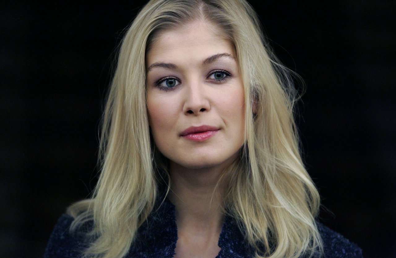 Rosamund Pike leaked wallpapers