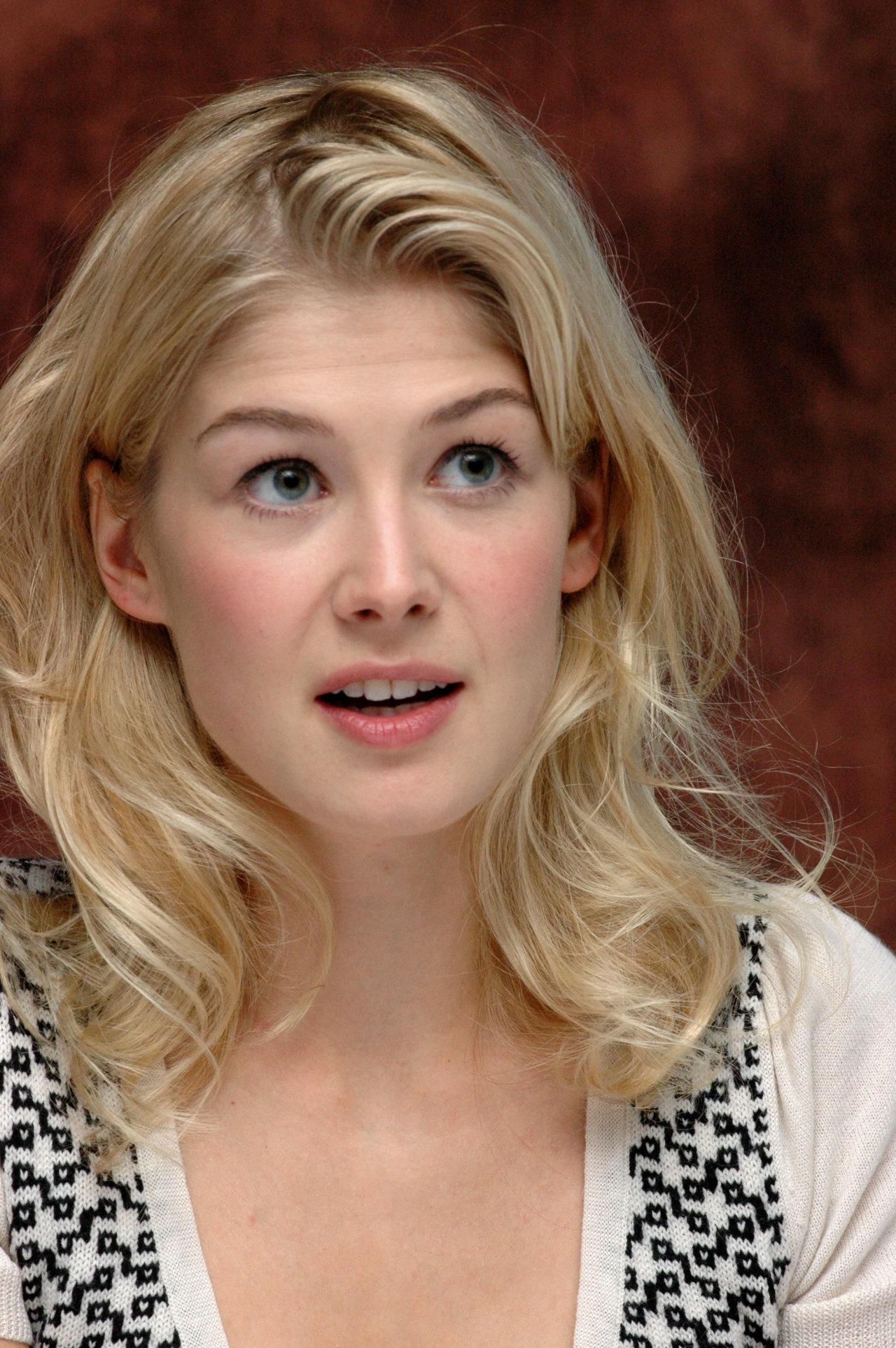 Rosamund Pike leaked wallpapers