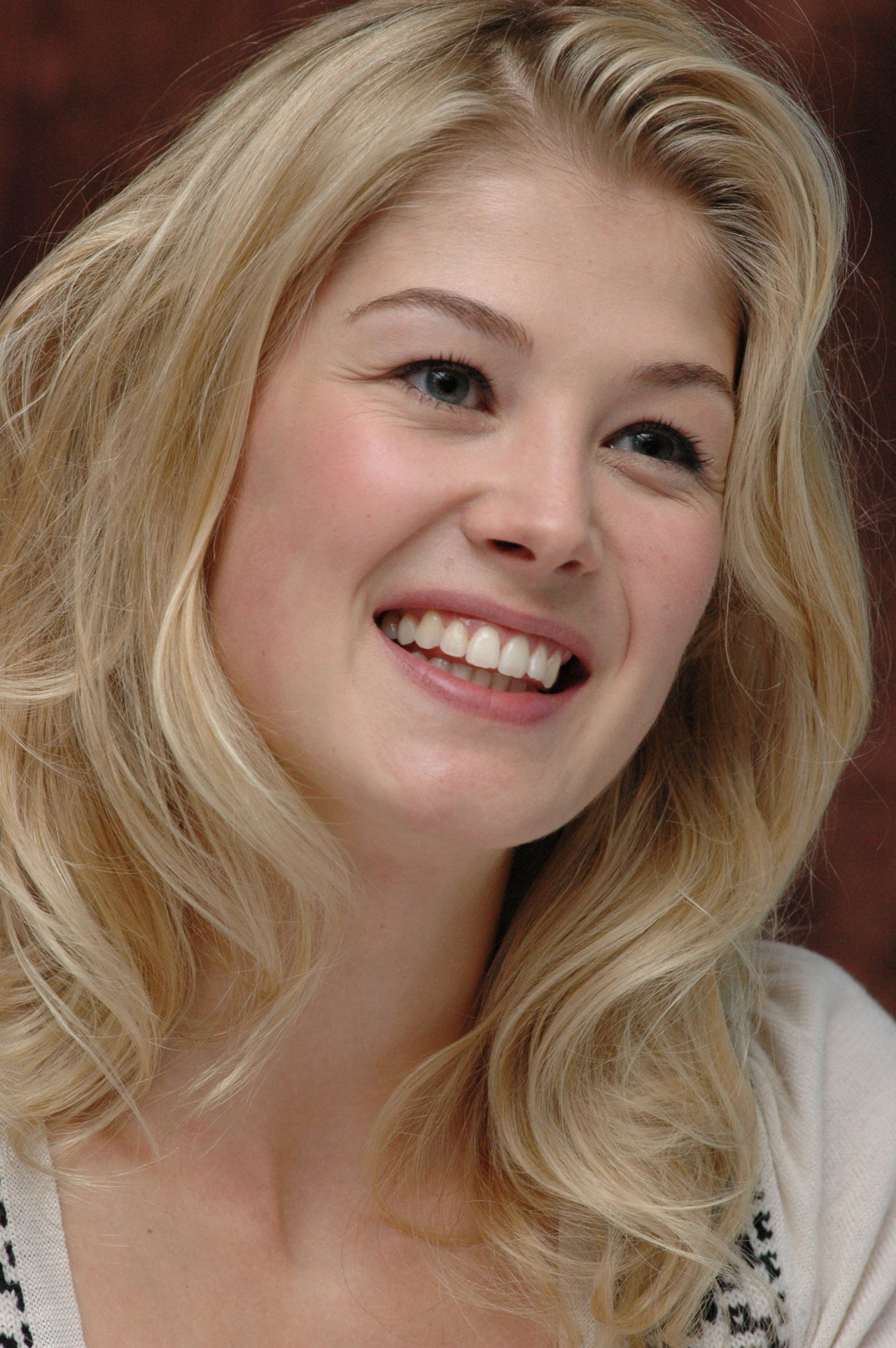 Rosamund Pike leaked wallpapers