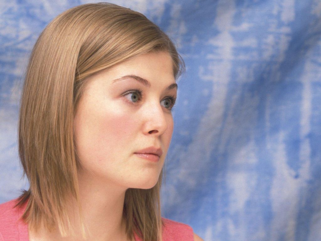 Rosamund Pike leaked wallpapers