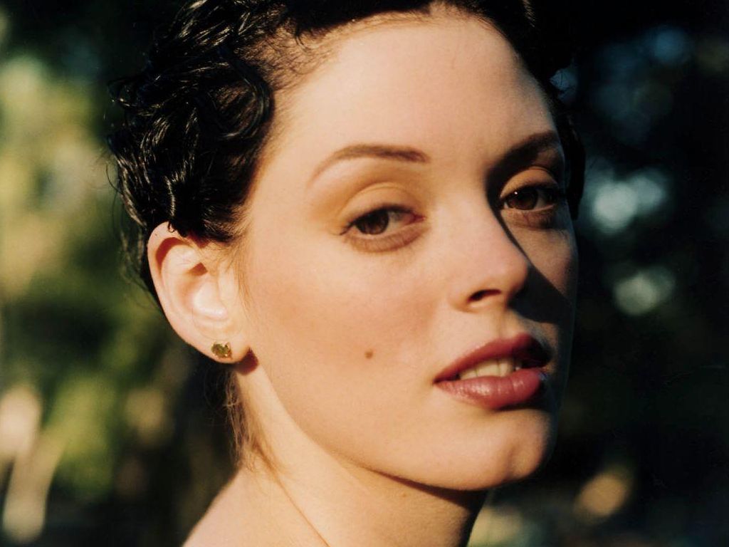 Rose McGowan leaked wallpapers