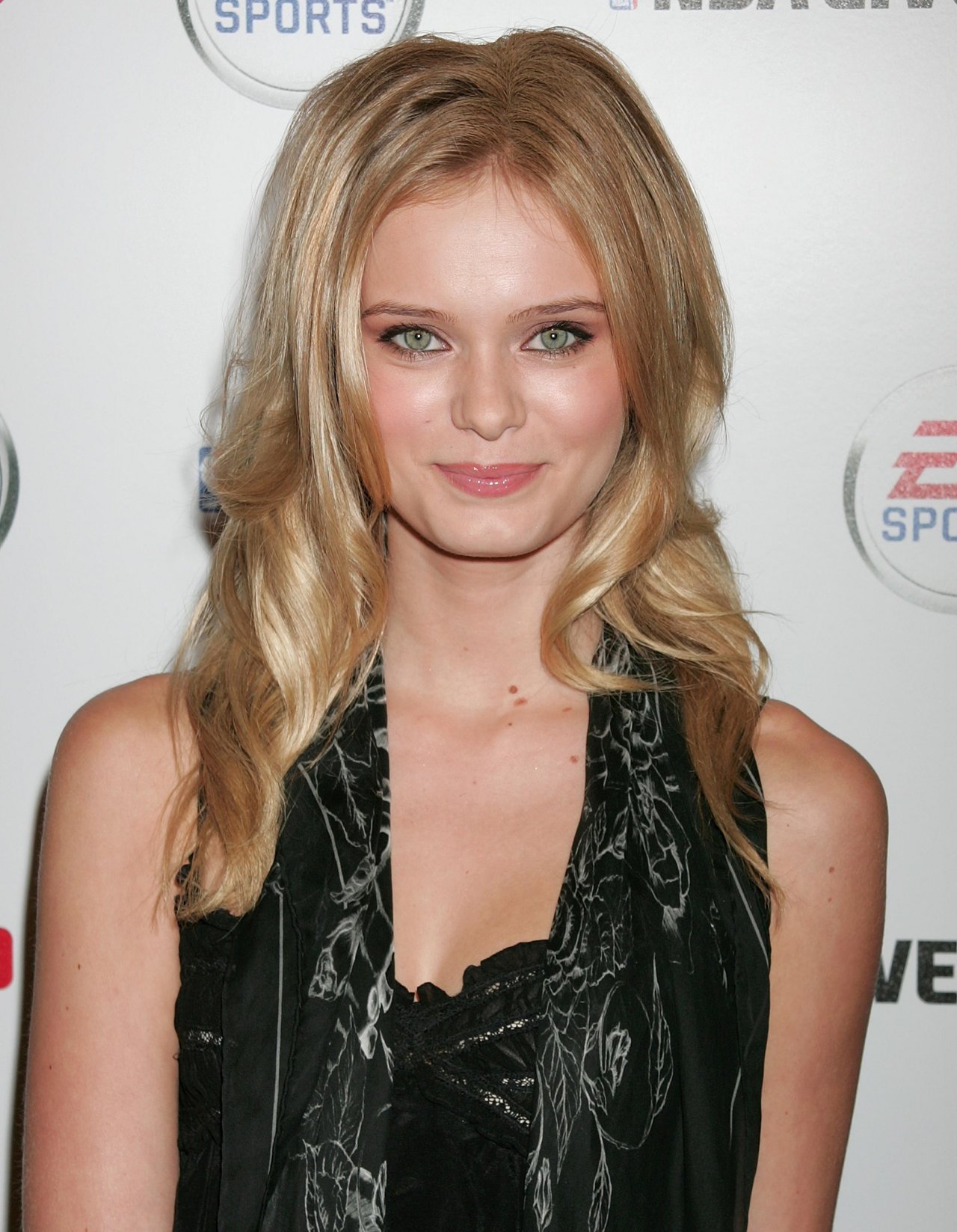 Sara Paxton leaked wallpapers