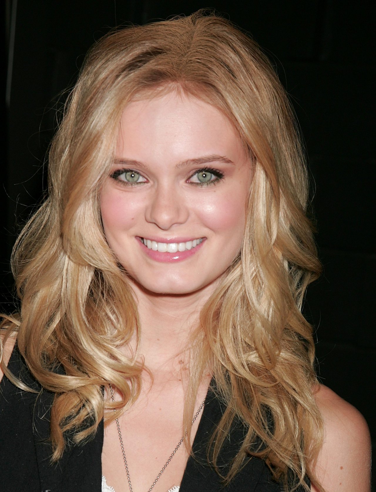 Sara Paxton leaked wallpapers