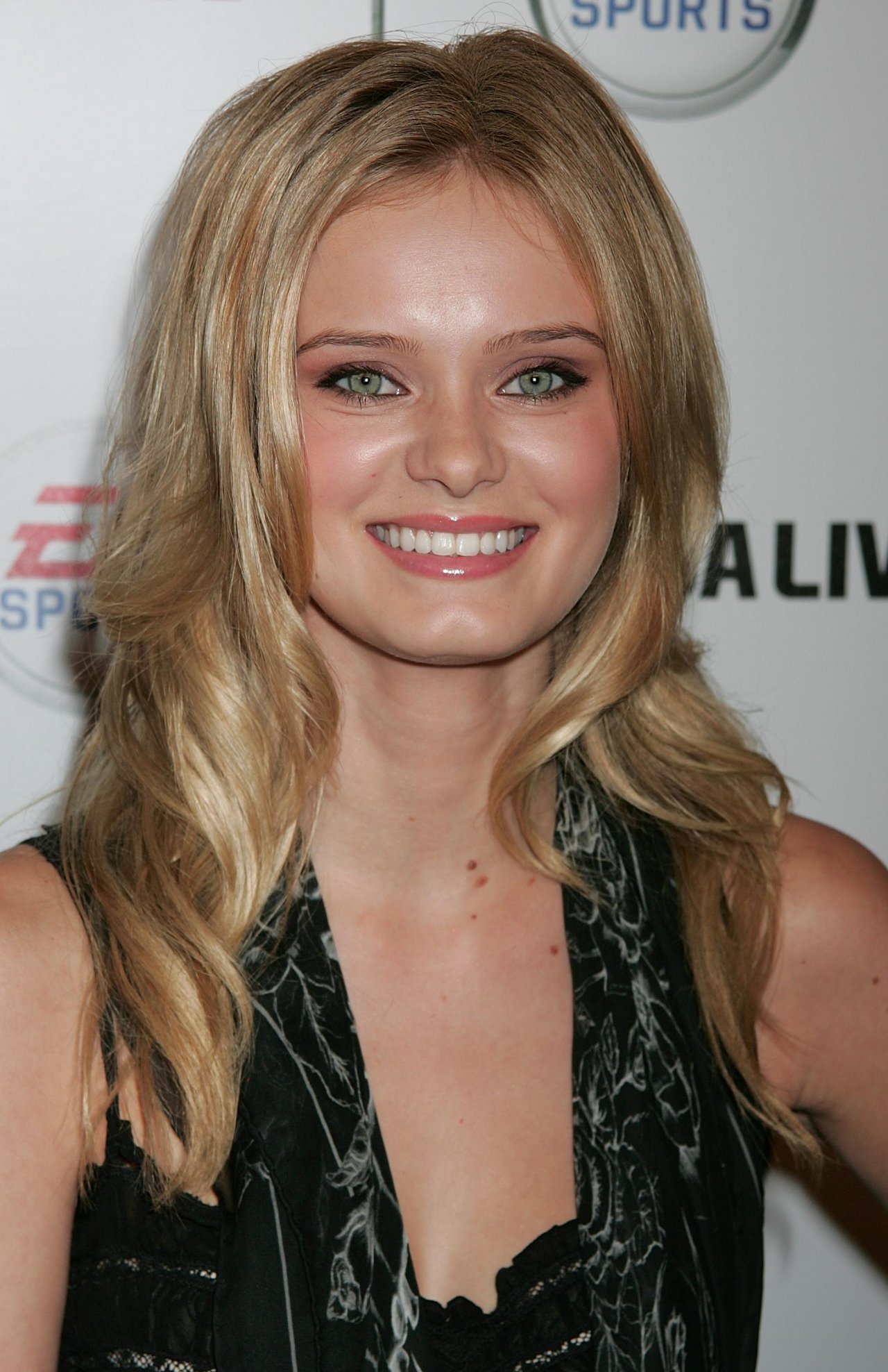 Sara Paxton leaked wallpapers