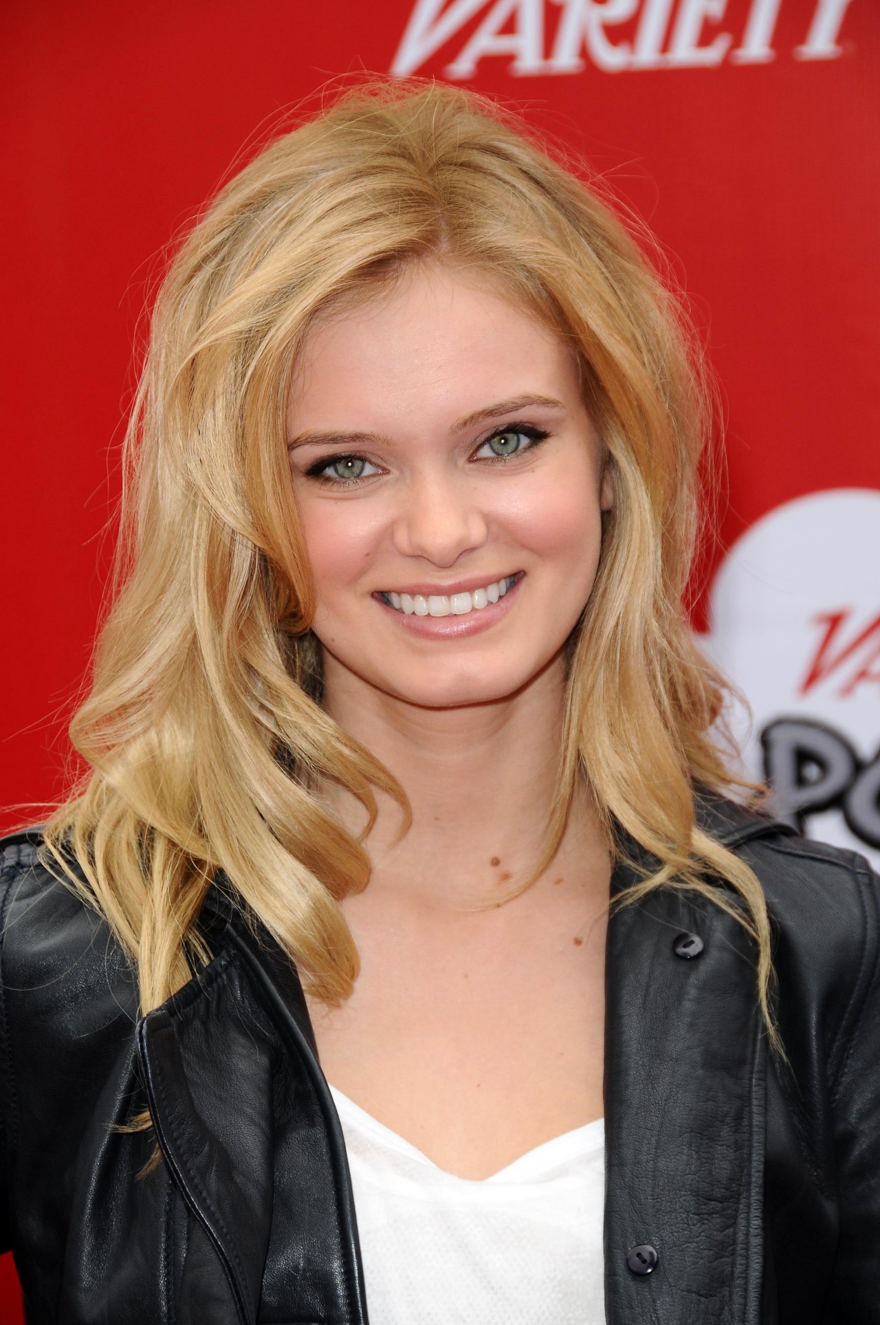 Sara Paxton leaked wallpapers