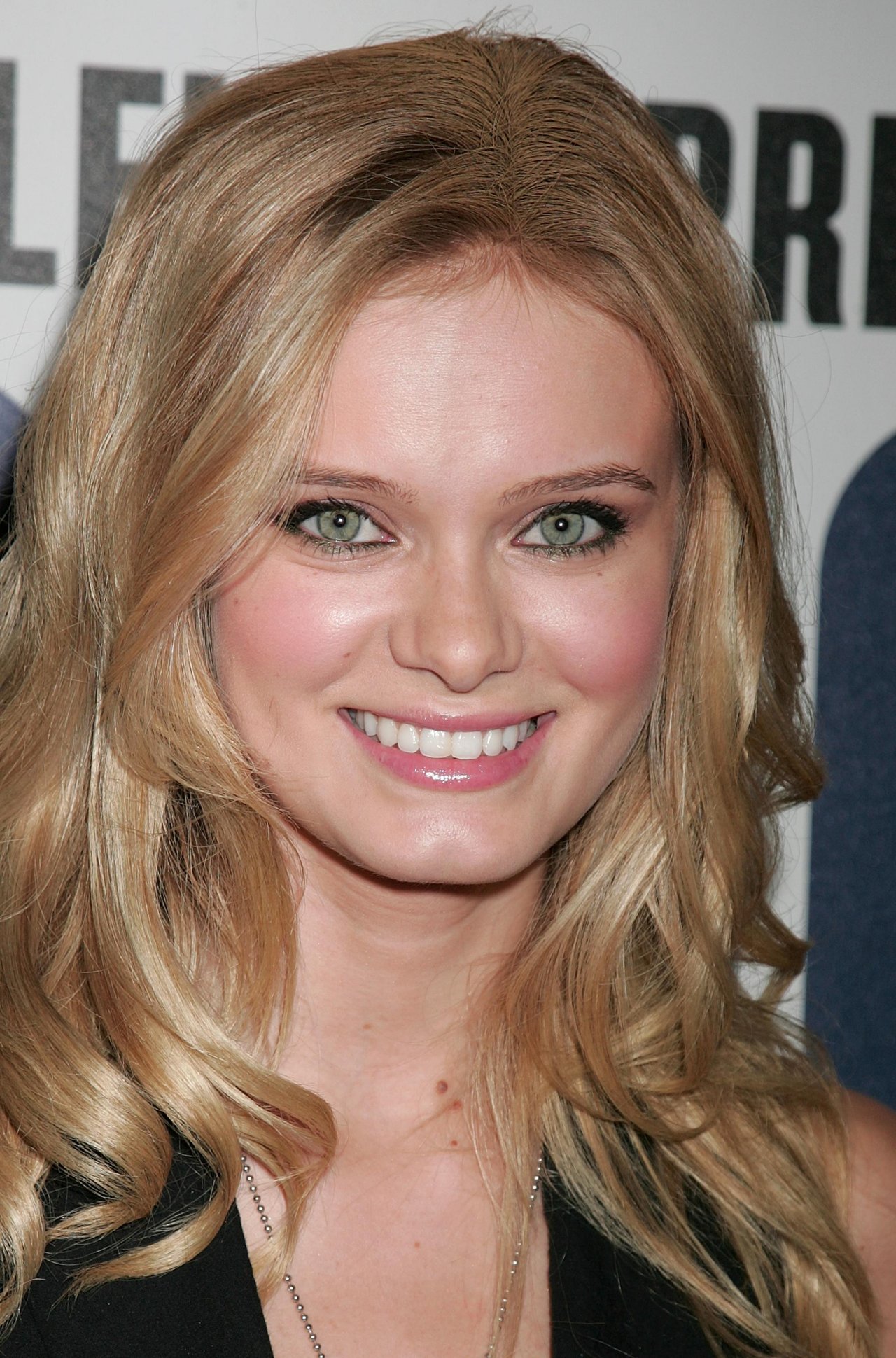 Sara Paxton leaked wallpapers