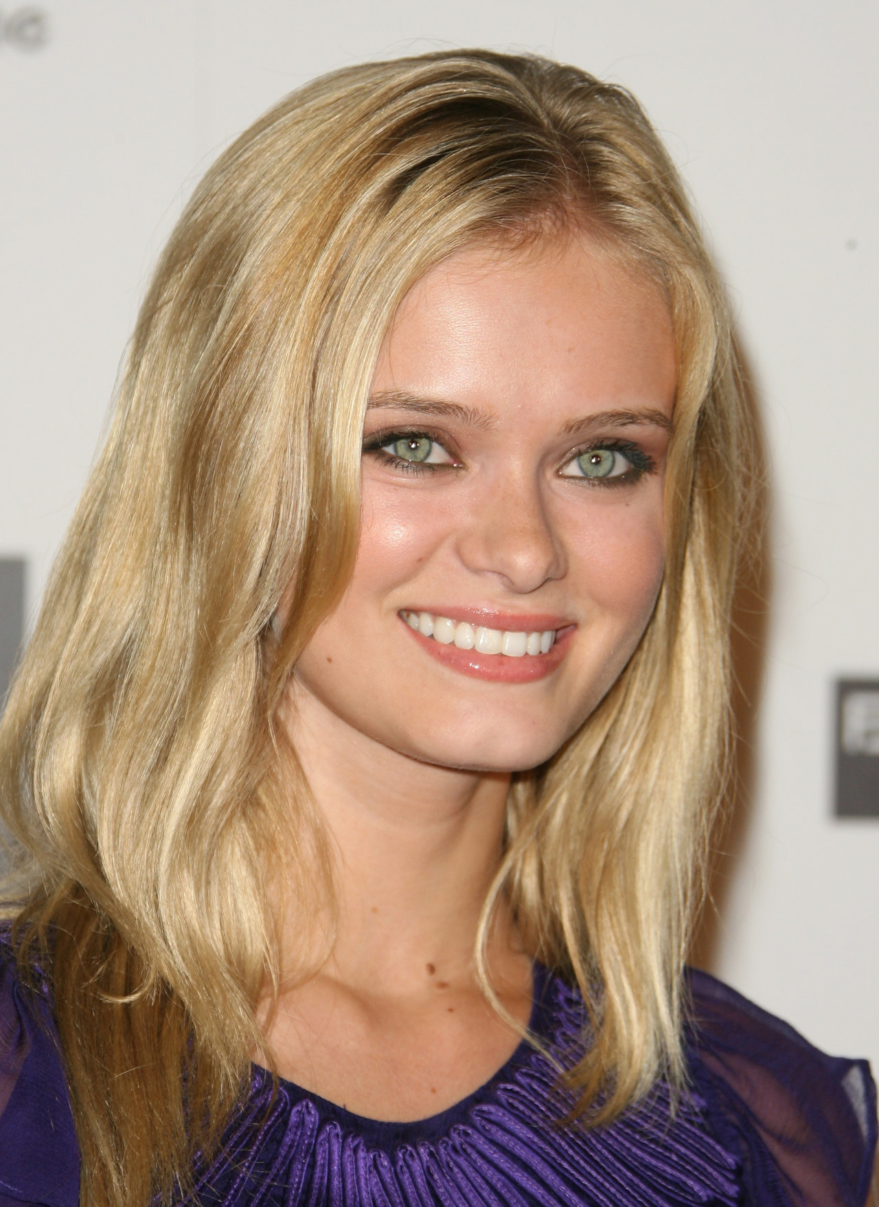 Sara Paxton leaked wallpapers