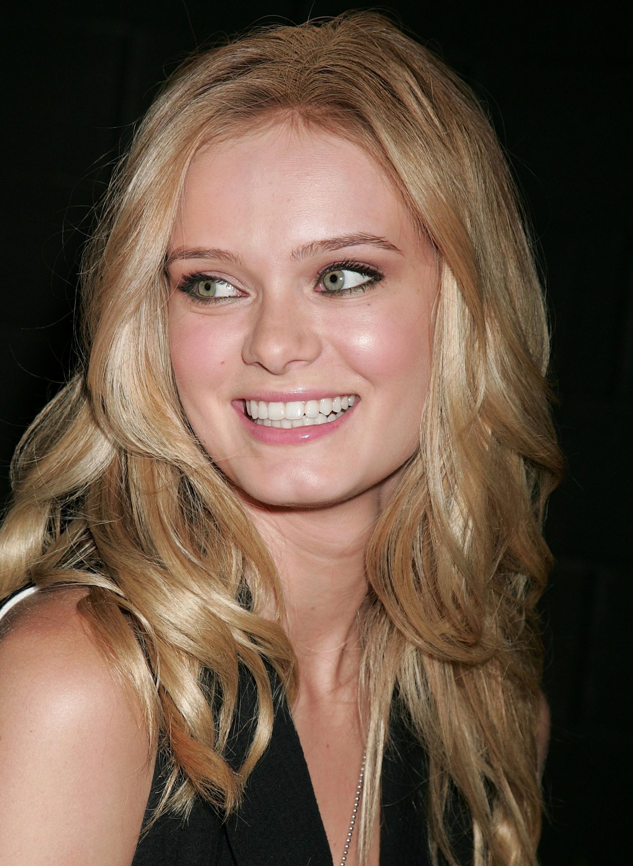 Sara Paxton leaked wallpapers