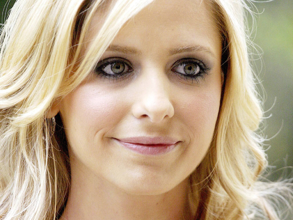 Sarah Michelle Gellar leaked wallpapers