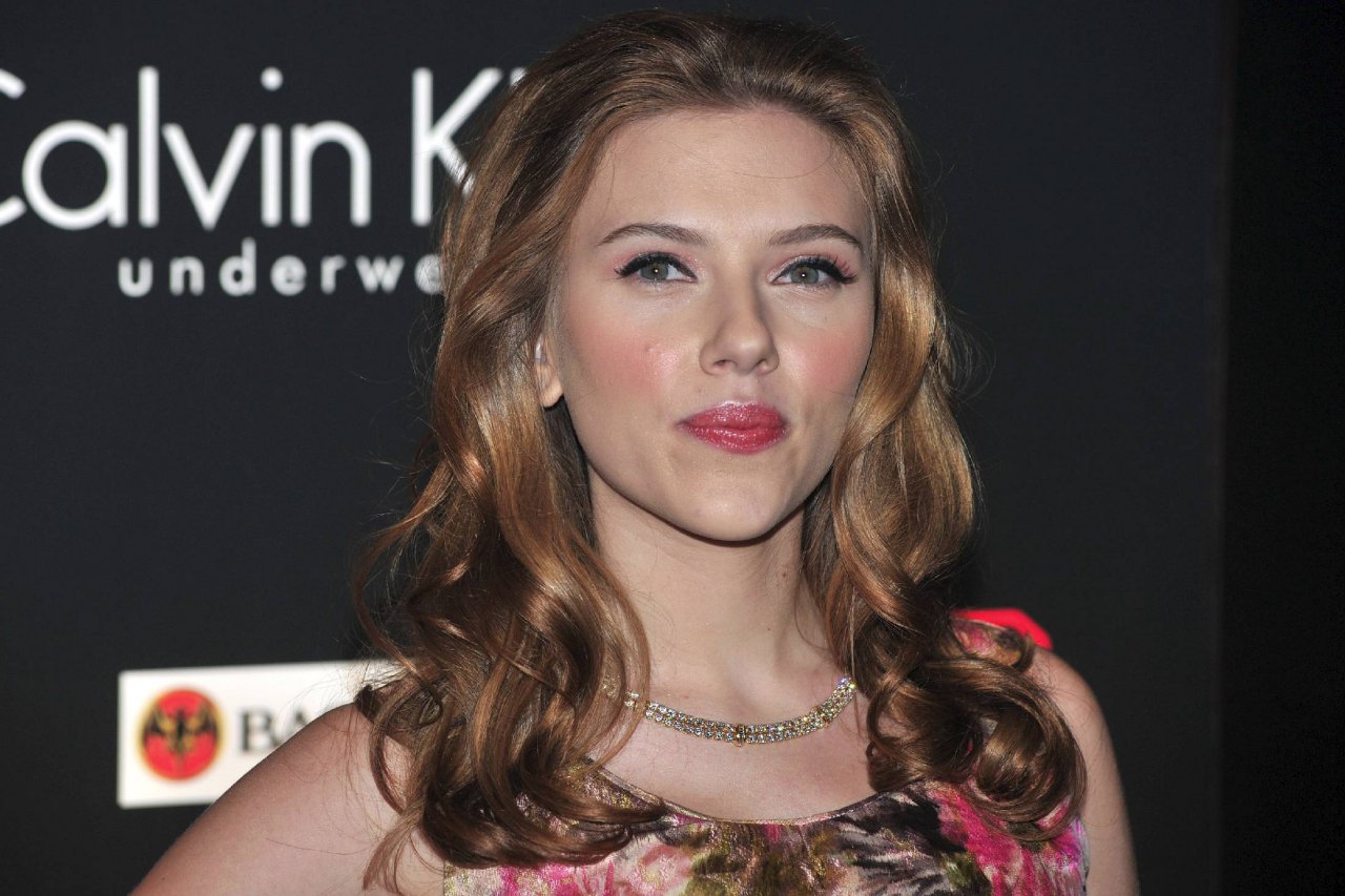 Scarlett Johansson leaked wallpapers