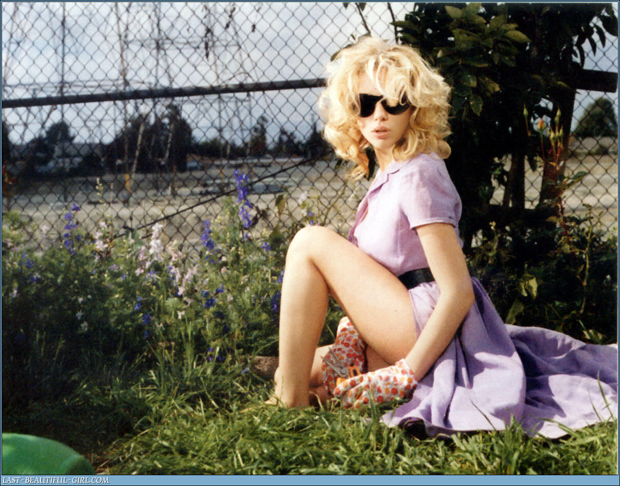 Scarlett Johansson leaked wallpapers