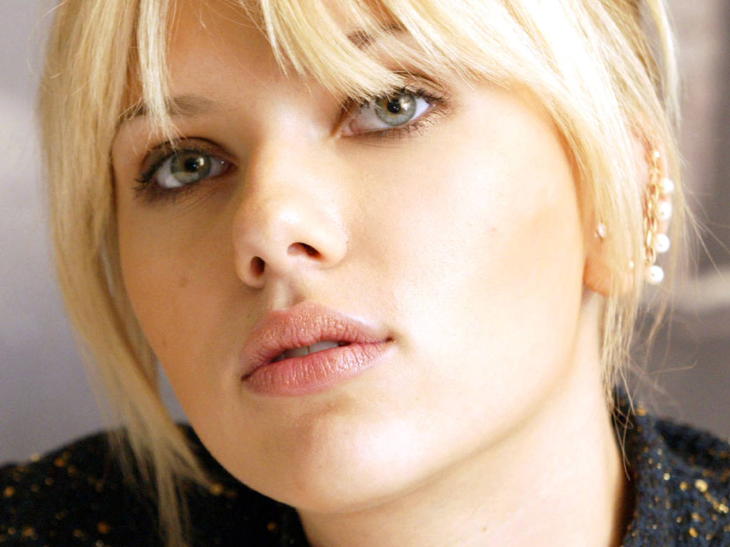 Scarlett Johansson leaked wallpapers
