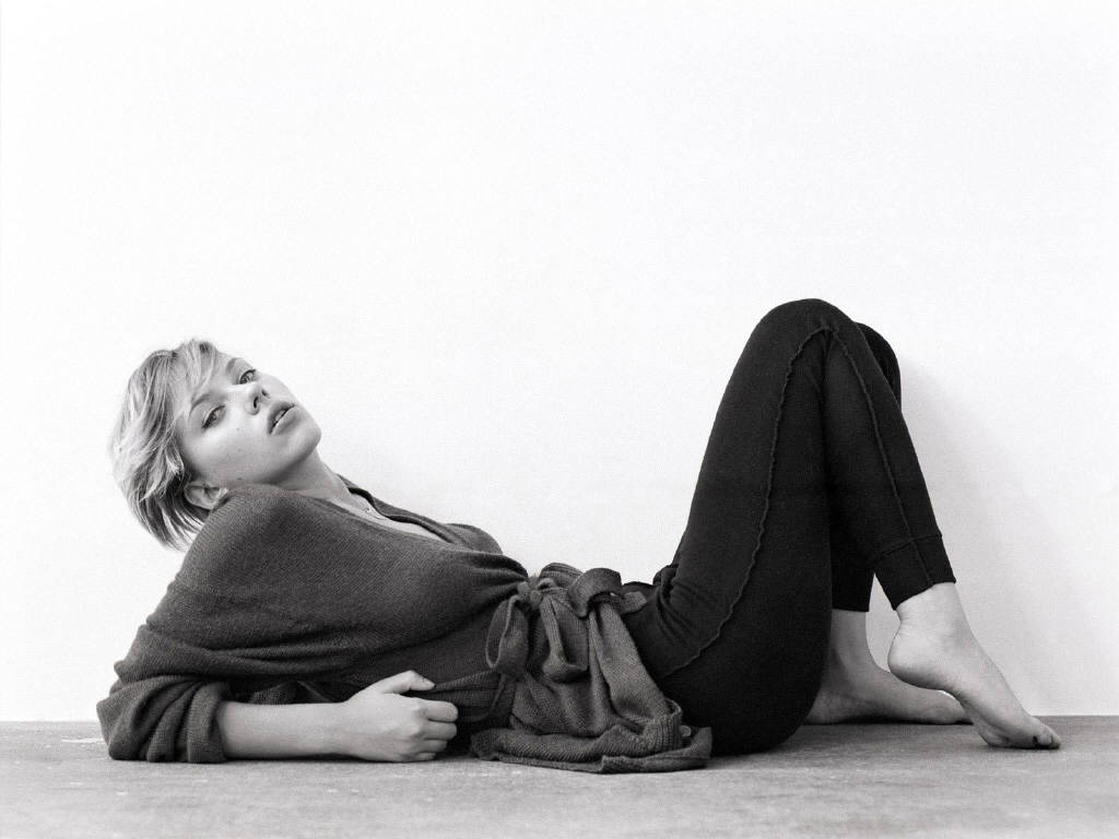 Scarlett Johansson leaked wallpapers