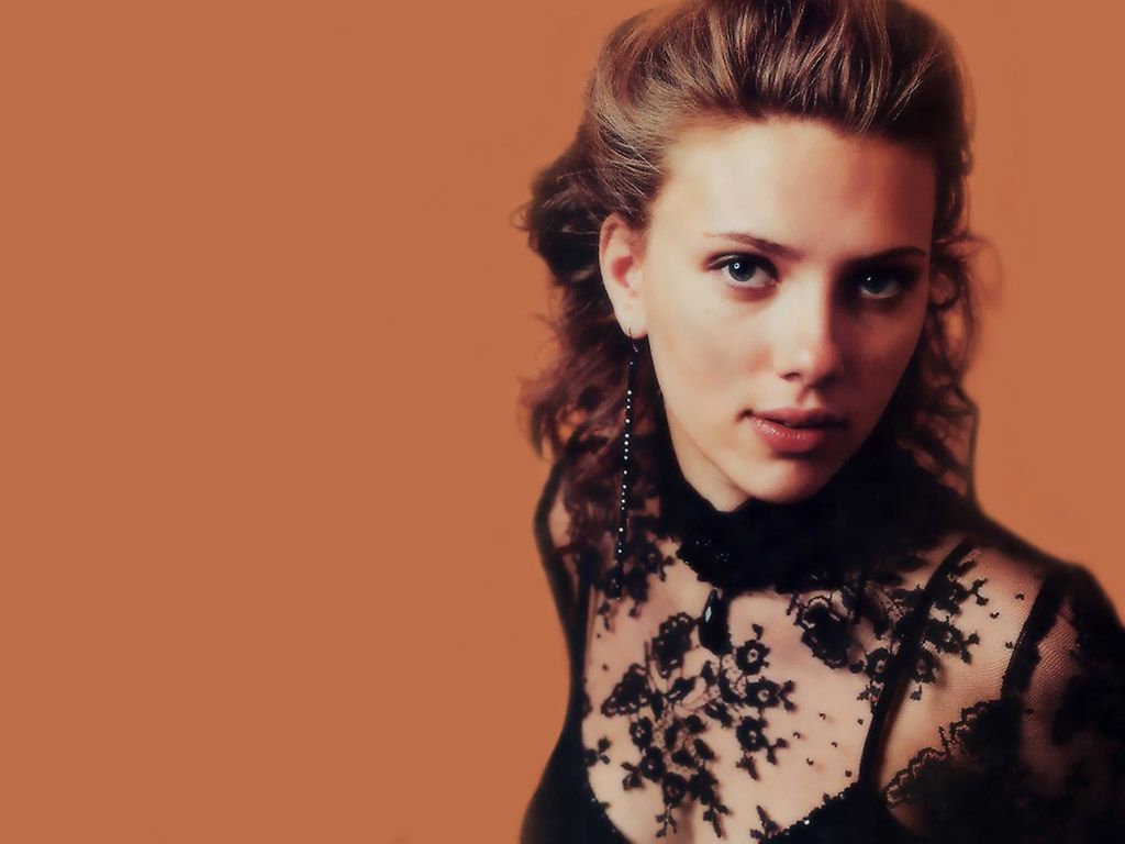Scarlett Johansson leaked wallpapers