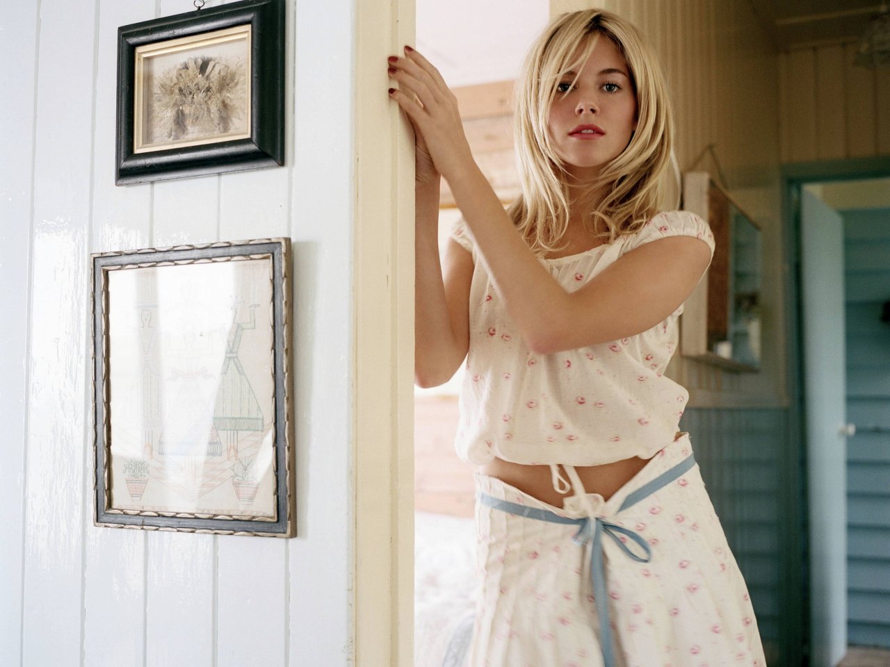 Sienna Miller leaked wallpapers